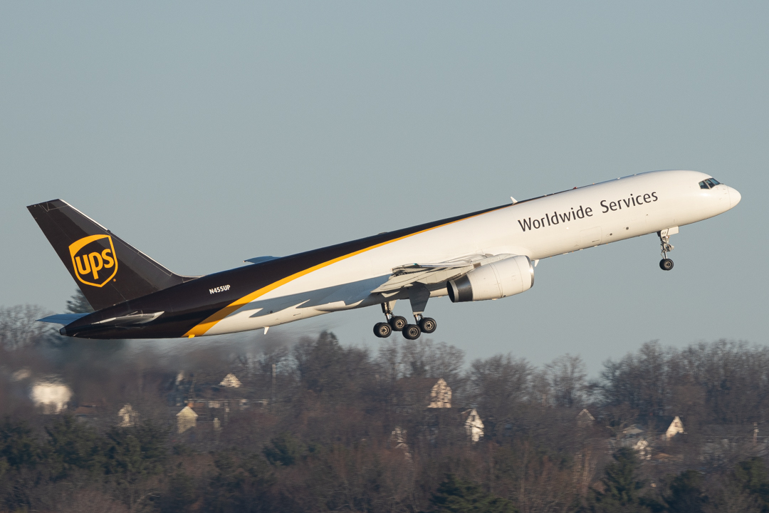 Full size: United Parcel Service Boeing 757-200F N455UP at Manchester Airport