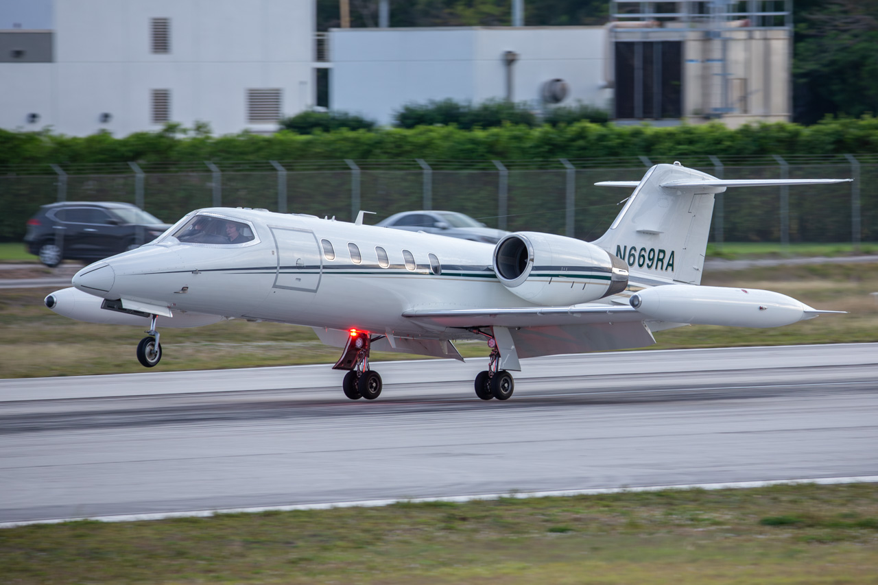 Full size: PRIVATE Learjet 35 N669RA at Boca Raton Airport