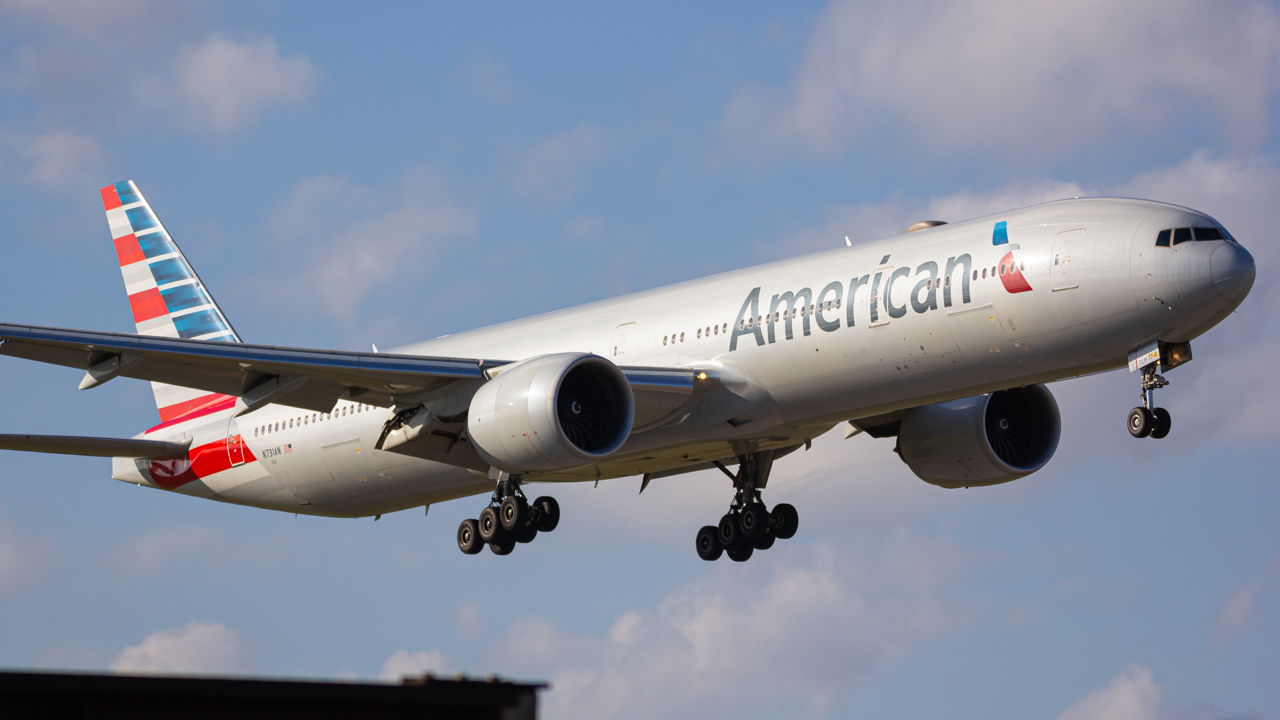 Full size: American Airlines Boeing 777-300ER N731AN at Miami International Airport