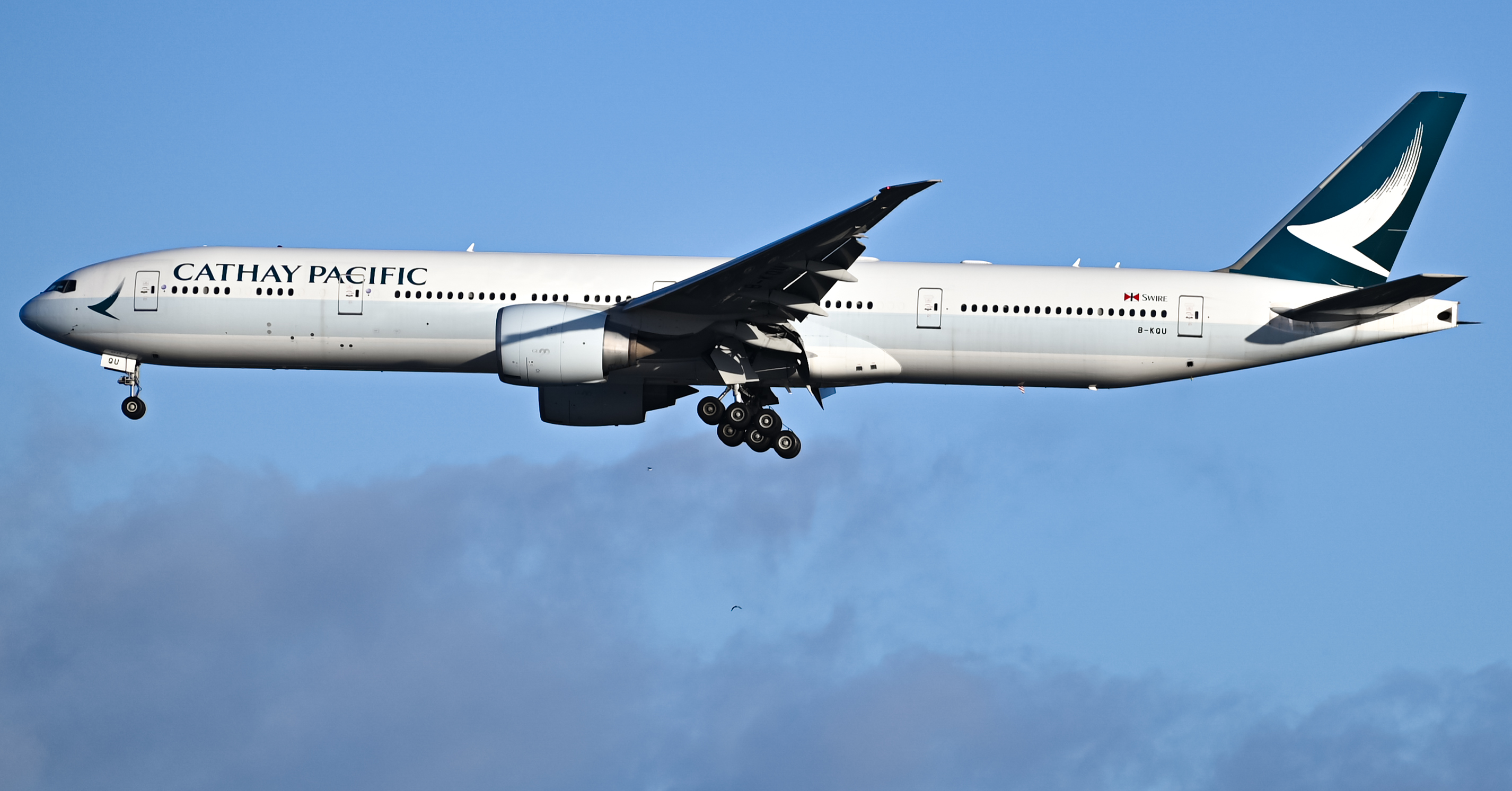 Full size: Cathay Pacific Boeing 777-300ER B-KQU at Los Angeles International Airport