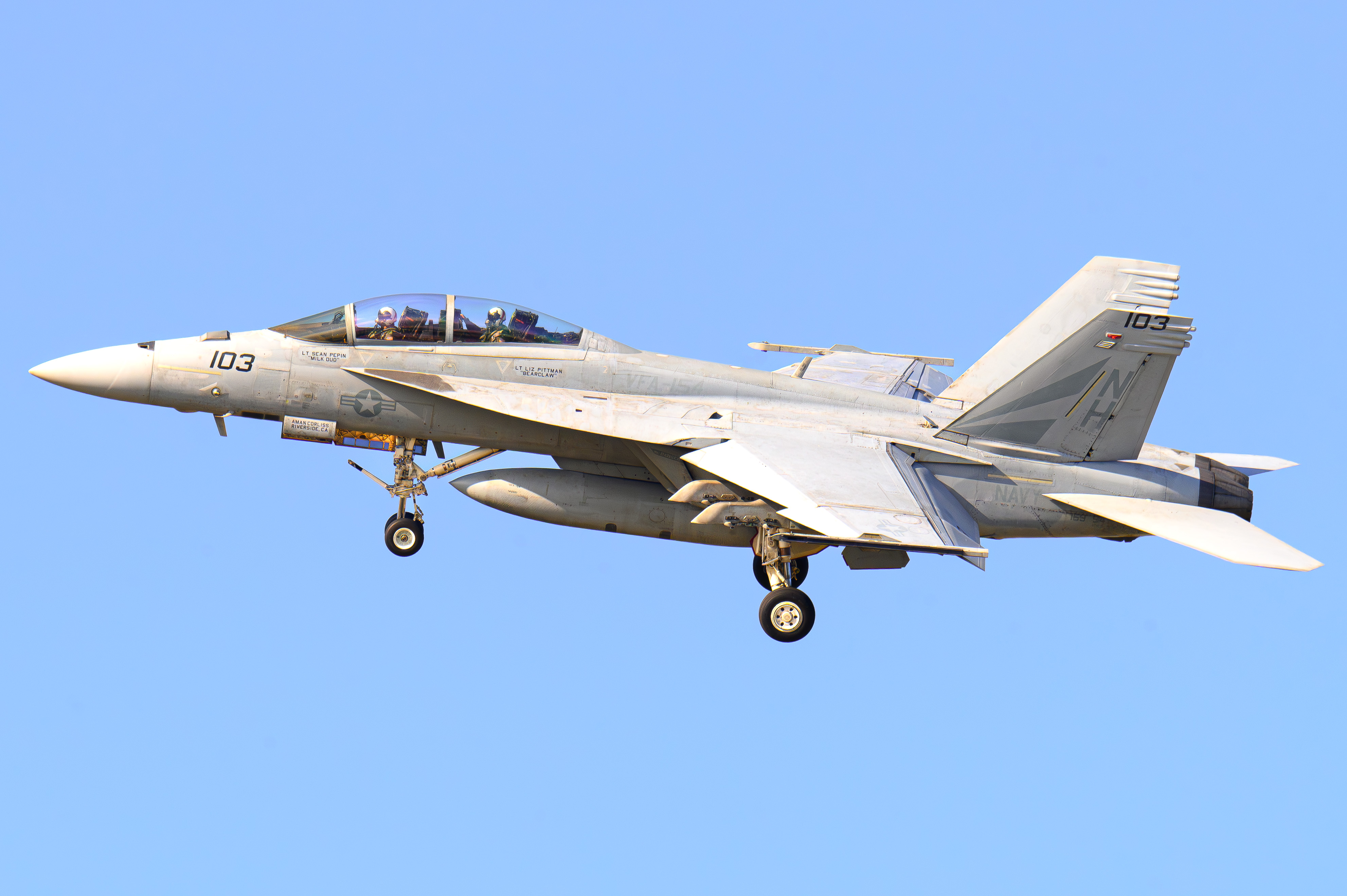 Full size: USN - United States Navy Boeing F/A-18E/F Super Hornet 169654 at North Island NAS