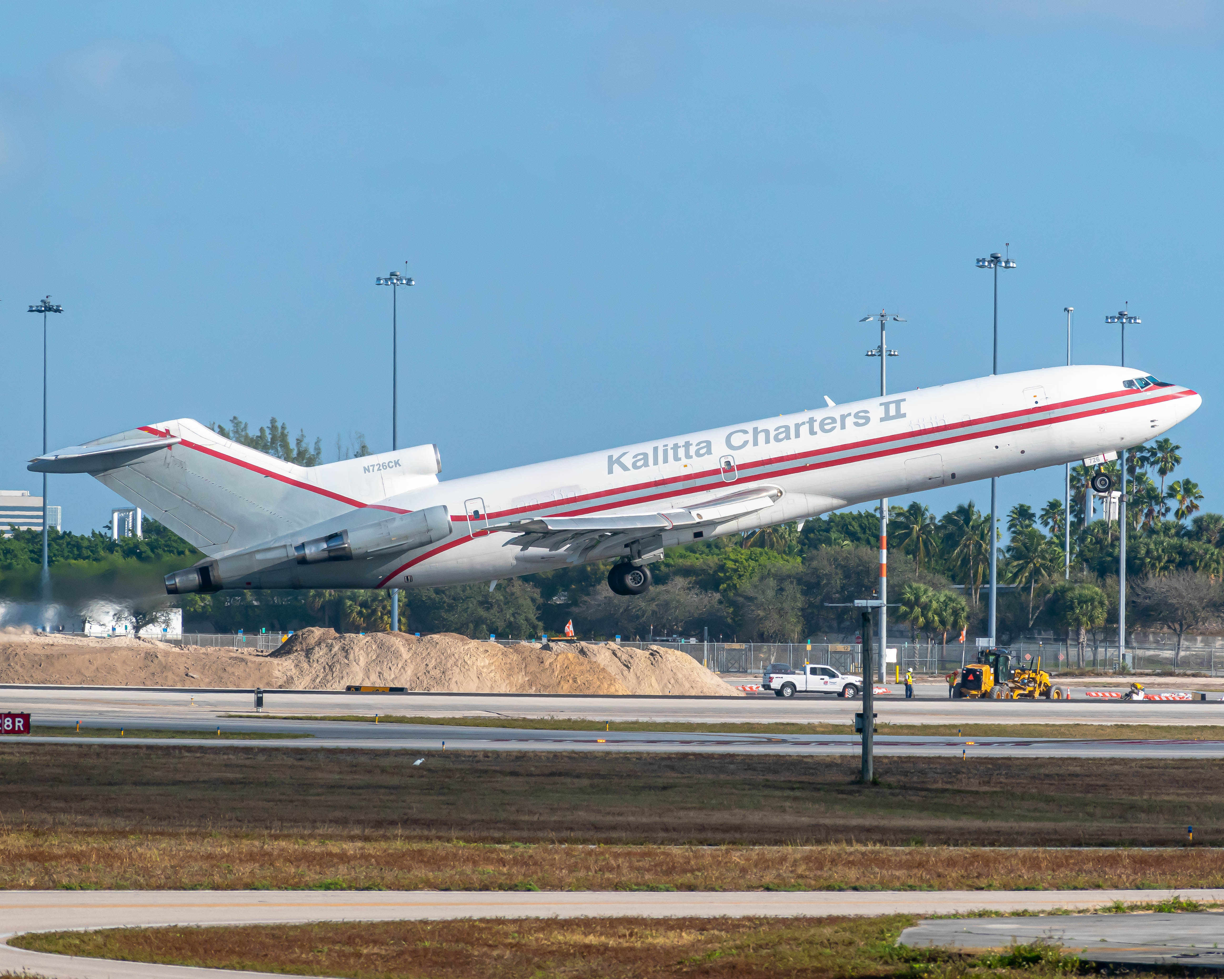 Full size: Kalitta Charters II Boeing 727-200 N726CK at Palm Beach International Airport