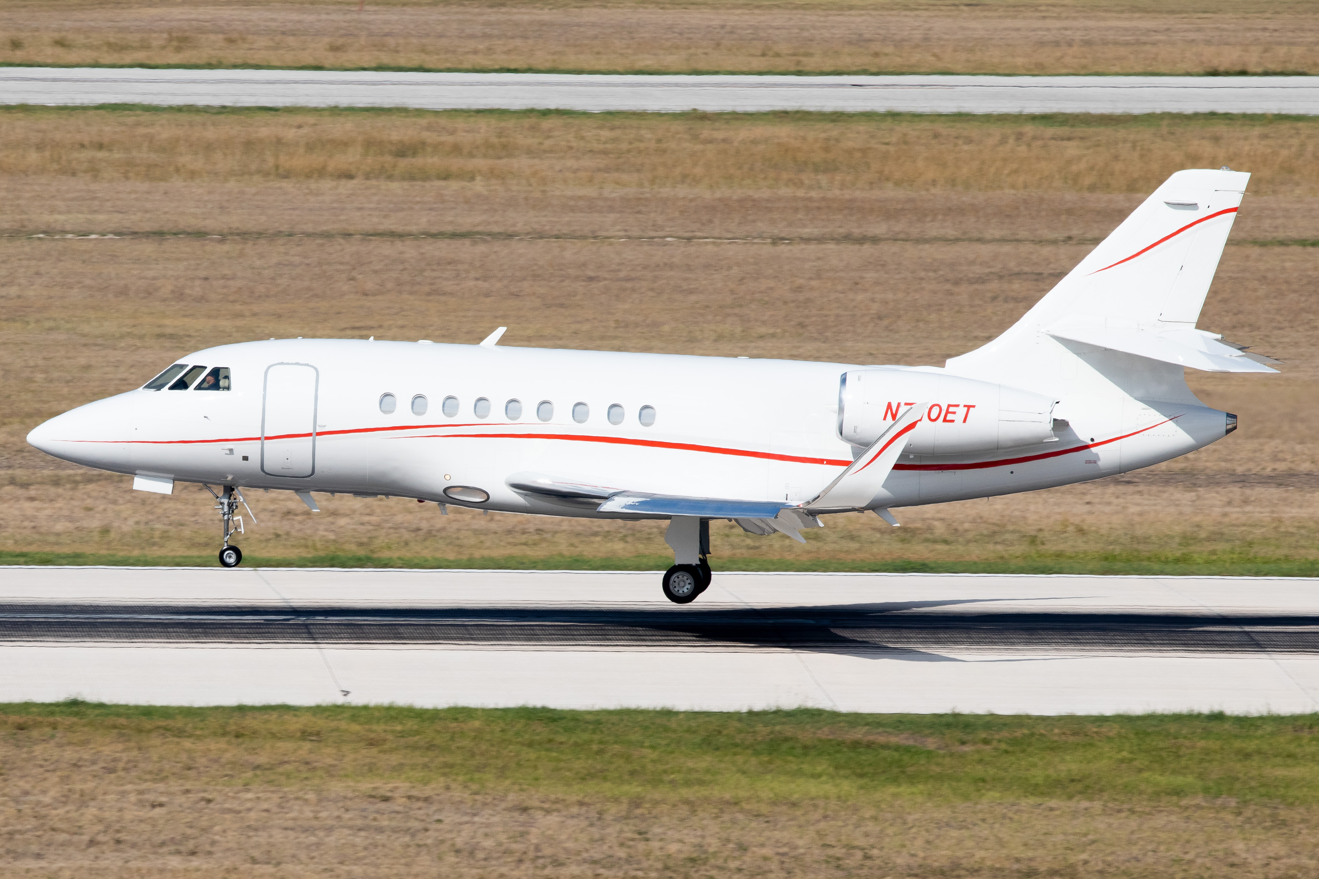 Full size: Meadow Briar LLC Dassault Falcon 2000EX N710ET at San Antonio International Airport