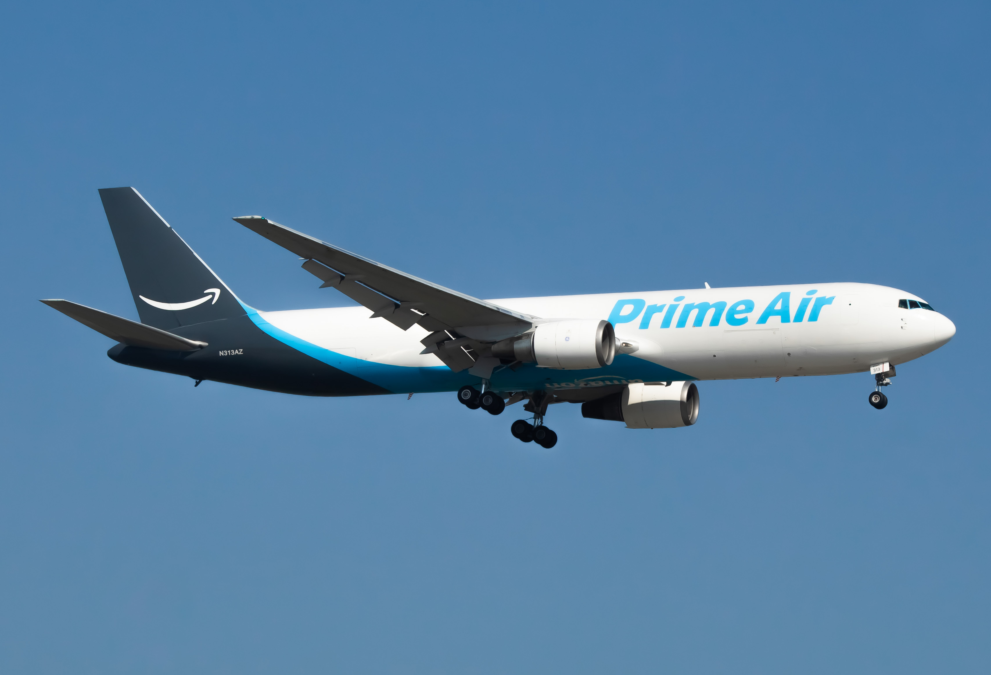 Full size: Prime Air Boeing 767-300F N313AZ at John F. Kennedy International Airport