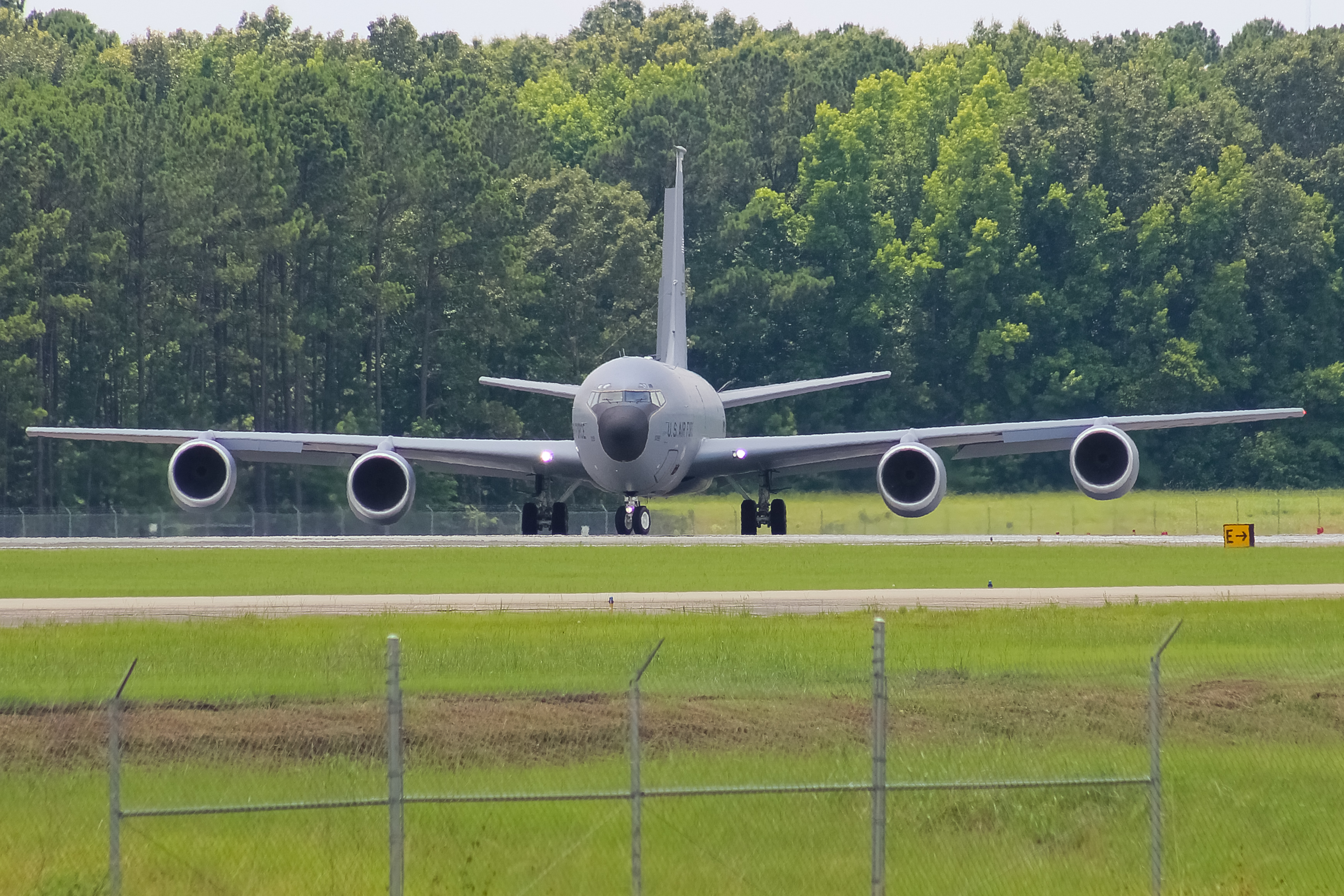 Full size: USAF - United States Air Force Boeing KC-135 Stratotanker 58-0099 at Savannah/Hilton Head International Airport