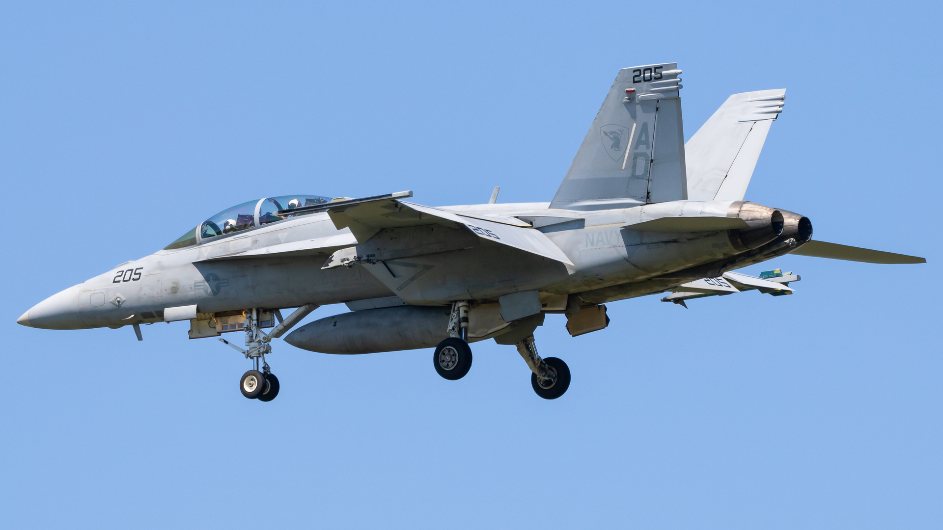 Full size: US Navy Boeing F/A-18E/F Super Hornet 165917 at Oceana Naval Air Station (Apollo Soucek Field)