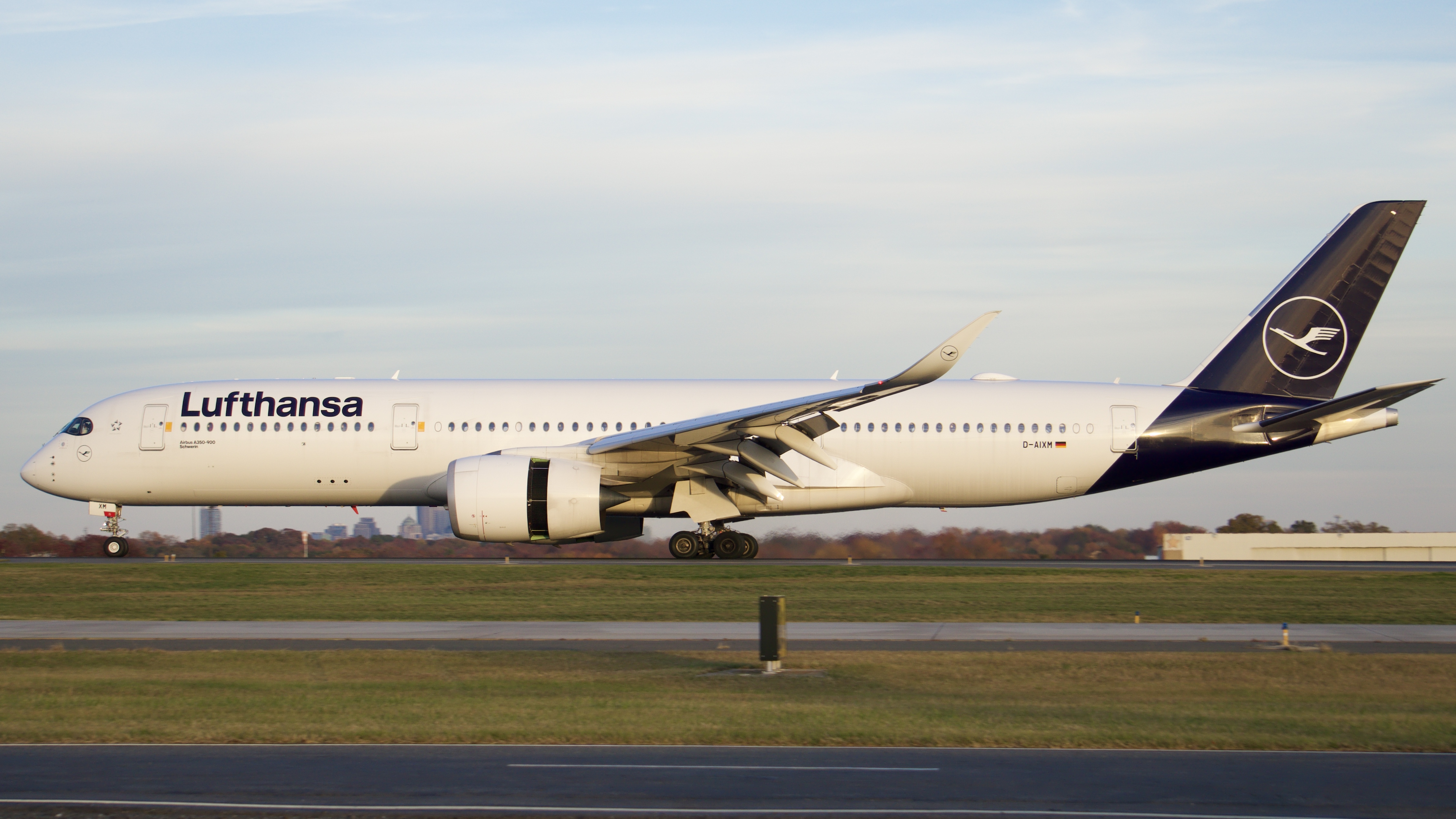 Full size: Lufthansa Airbus A350-900 D-AIXM at Charlotte/Douglas International Airport