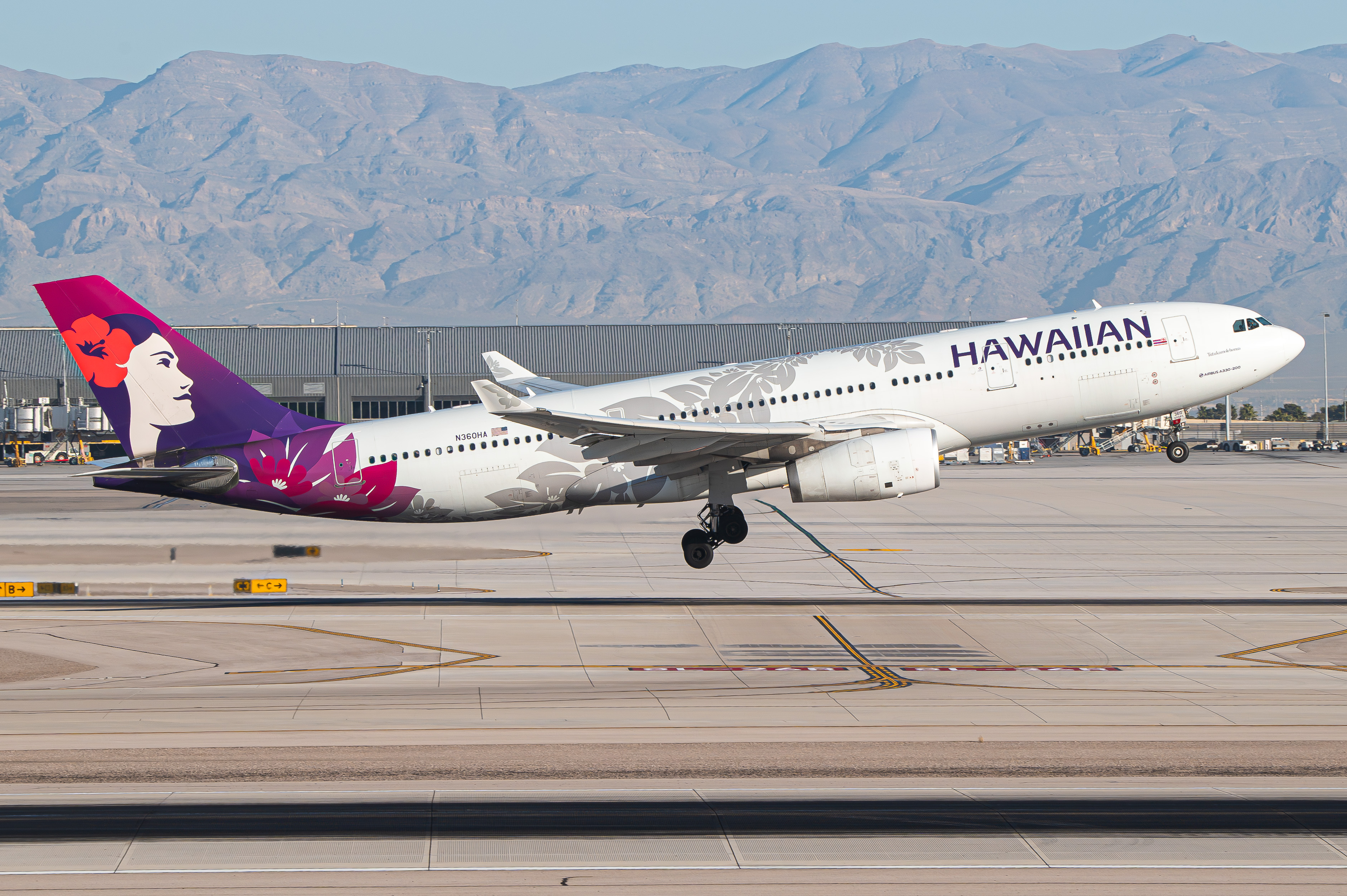 Full size: Hawaiian Airlines Airbus A330-200 N360HA at Harry Reid International Airport