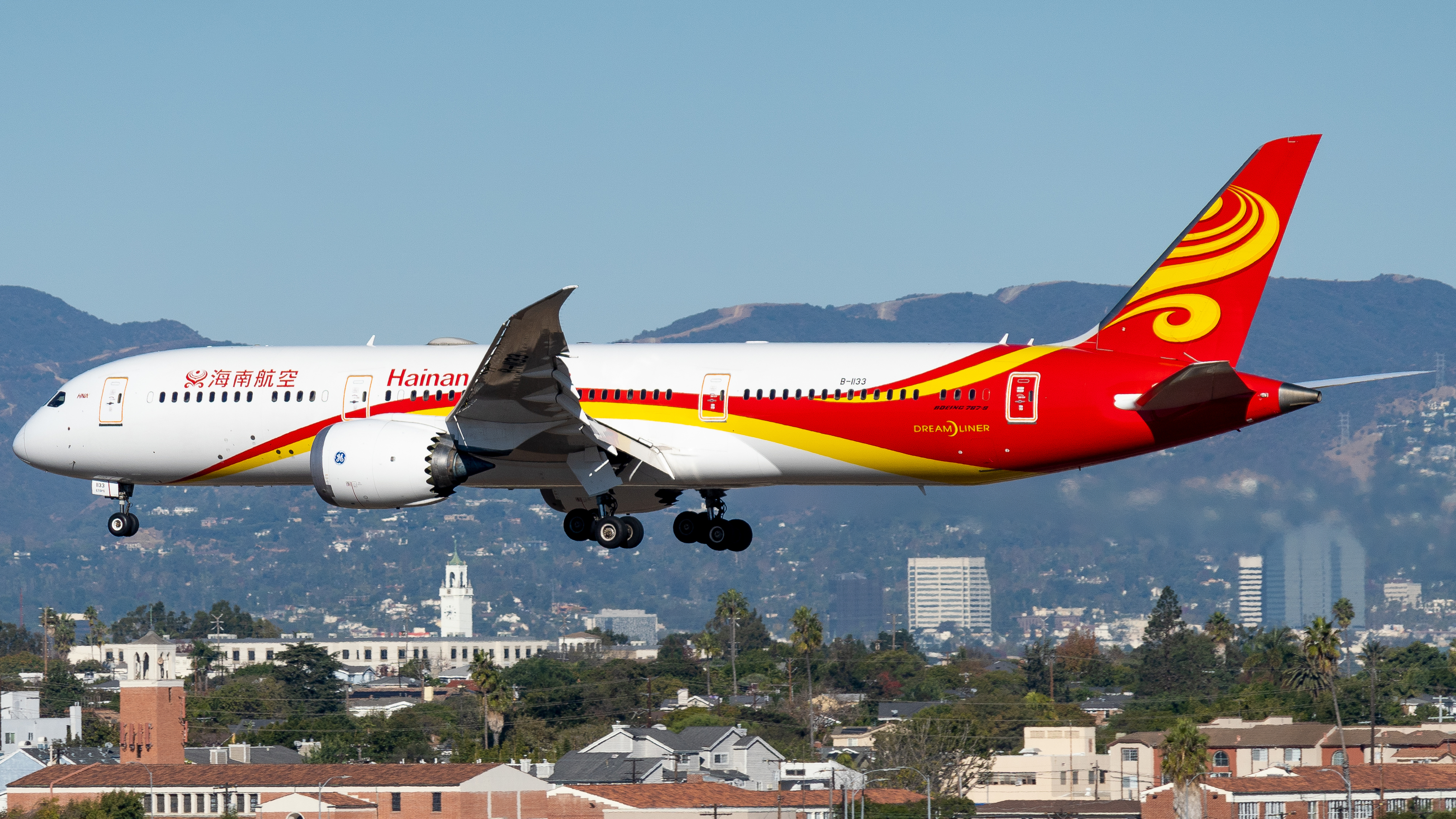 Full size: Hainan Airlines Boeing 787-9 B-1133 at Los Angeles International Airport