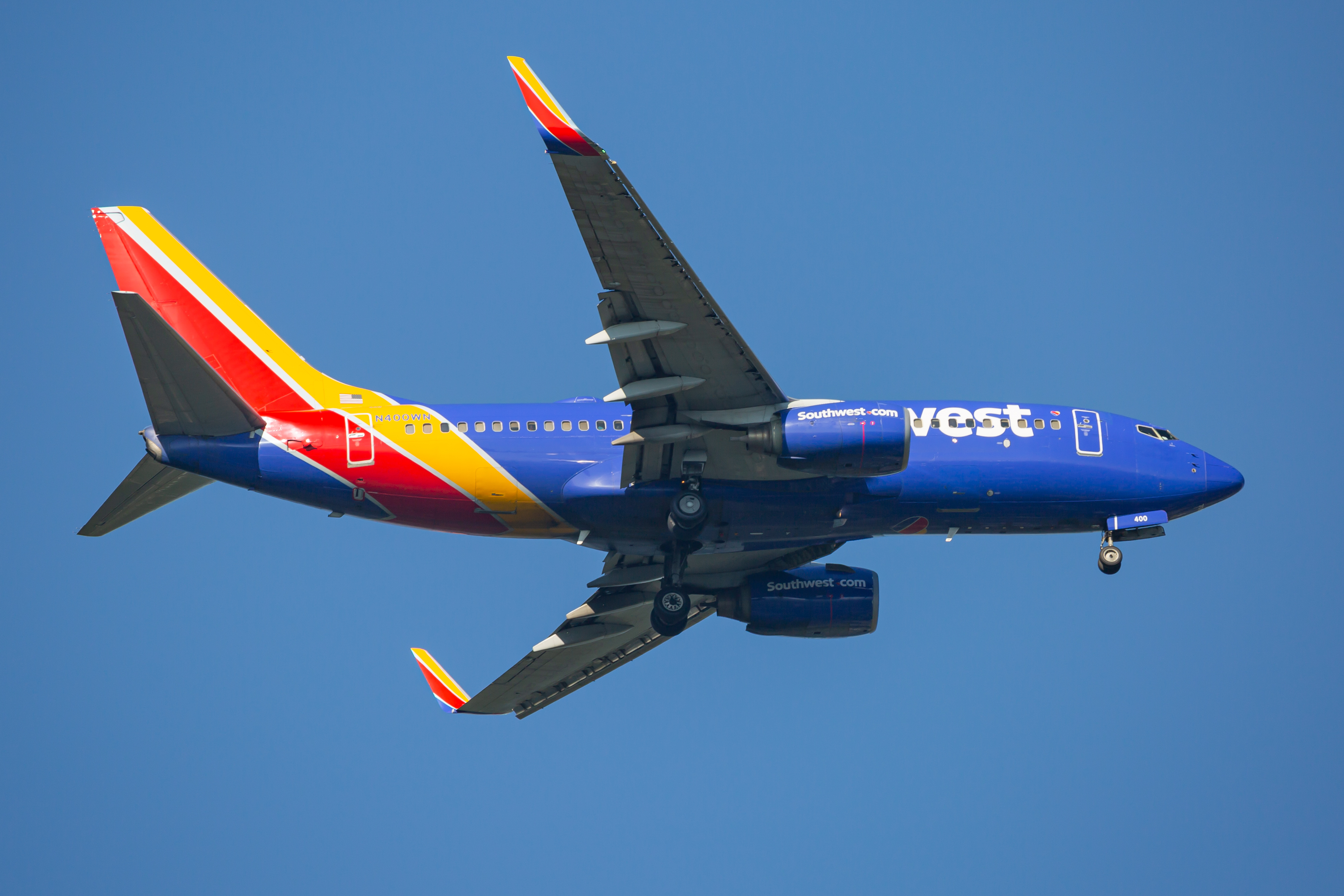 Full size: Southwest Airlines Boeing 737-700 N400WN at Baltimore/Washington International Thurgood Marshall Airport