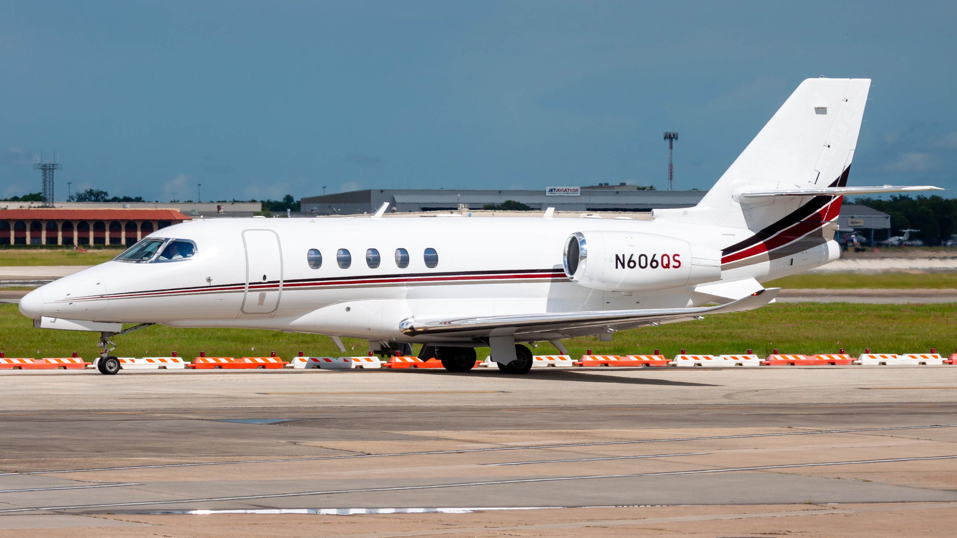 Full size: NetJets Cessna Citation 680A Latitude N606QS at William P Hobby Airport