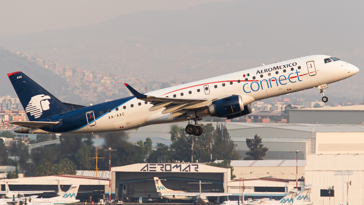 Full size: Aeromexico Connect Embraer E190 XA-AAC at Mexico City International Airport