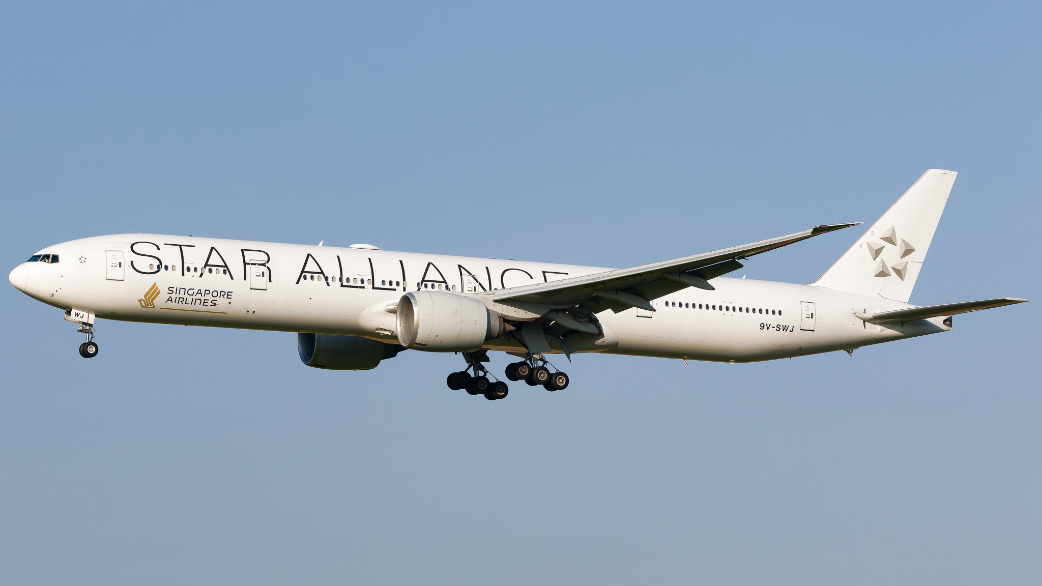 Full size: Singapore Airlines Boeing 777-300ER 9V-SWJ at Zurich-Kloten Airport