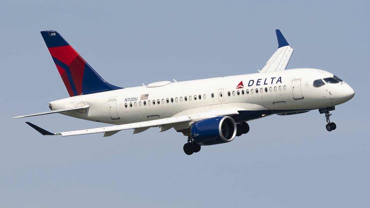 Full size: Delta Airlines Airbus A220-100 N112DU at Ronald Reagan National Airport