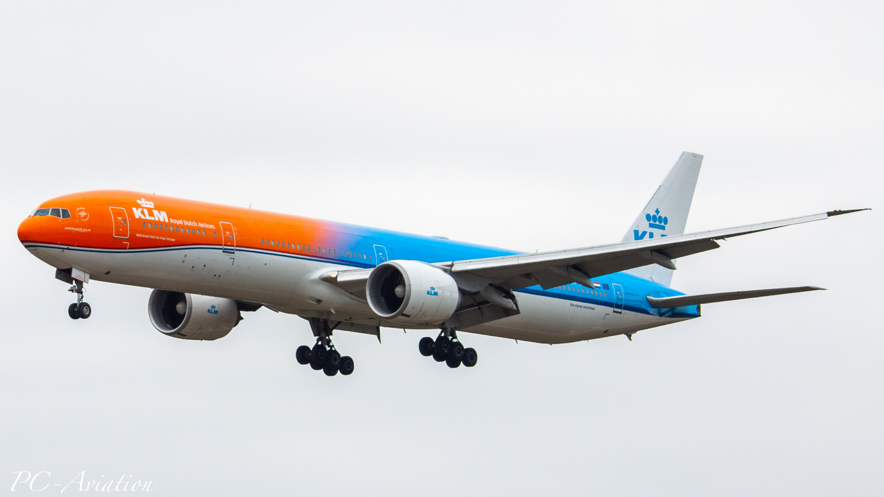 Full size: KLM Boeing 777-300ER PH-BVA at Houston-George Bush Intercontinental Airport