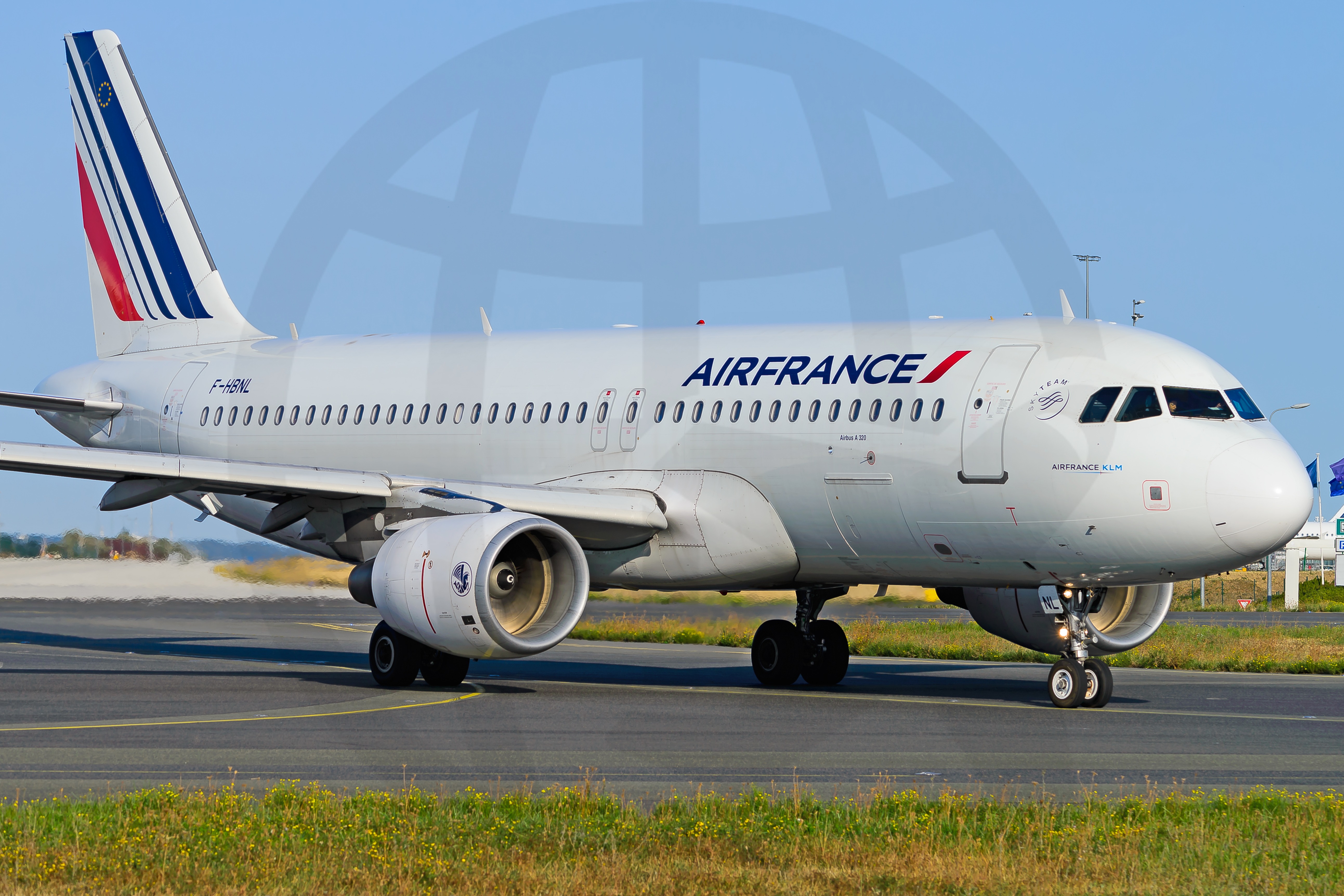 Full size: Air France Airbus A320 F-HBNL at Paris Charles de Gaulle Airport