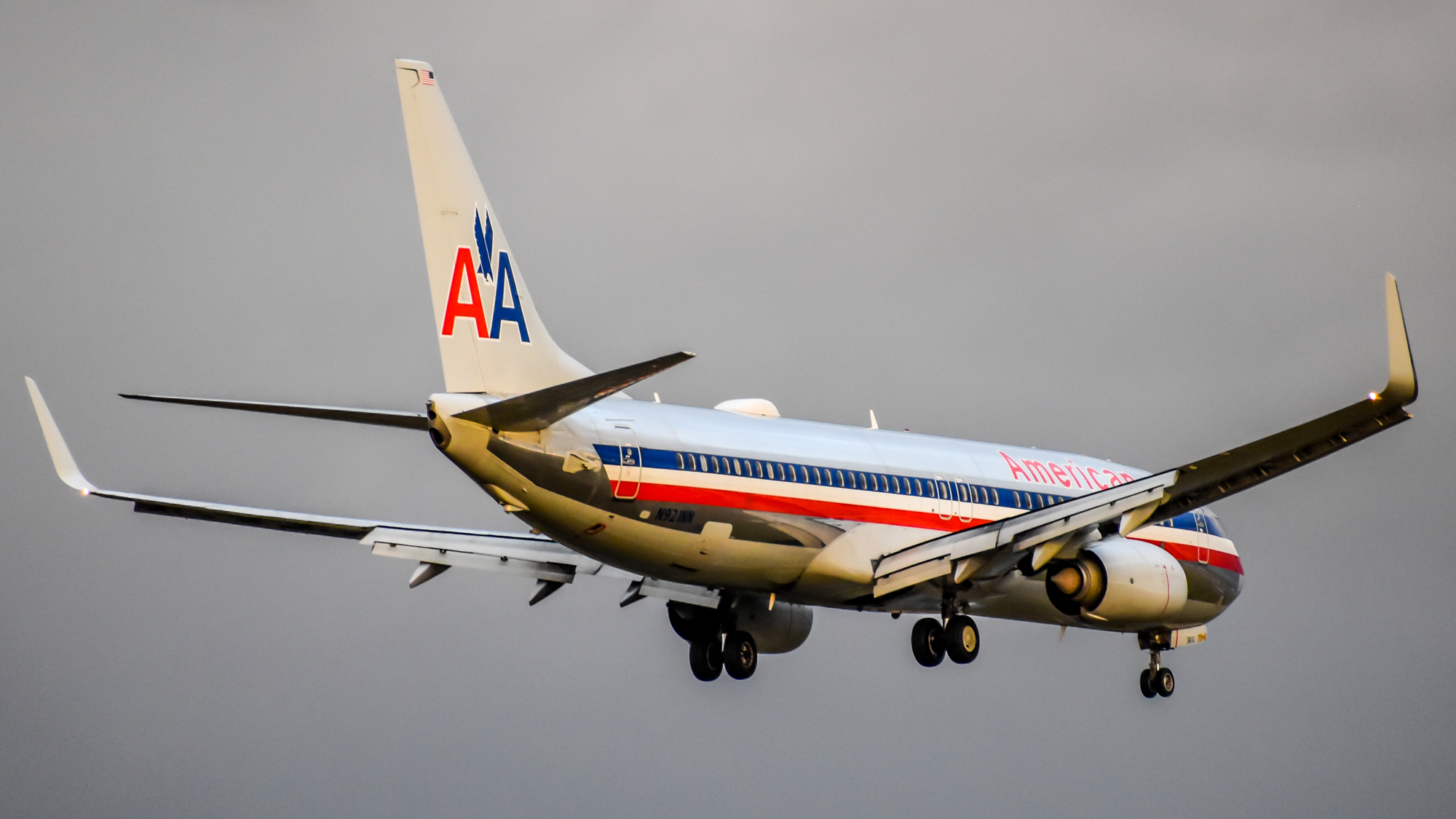 N921NN | American Airlines Boeing 737-800 at PDX | AeroXplorer