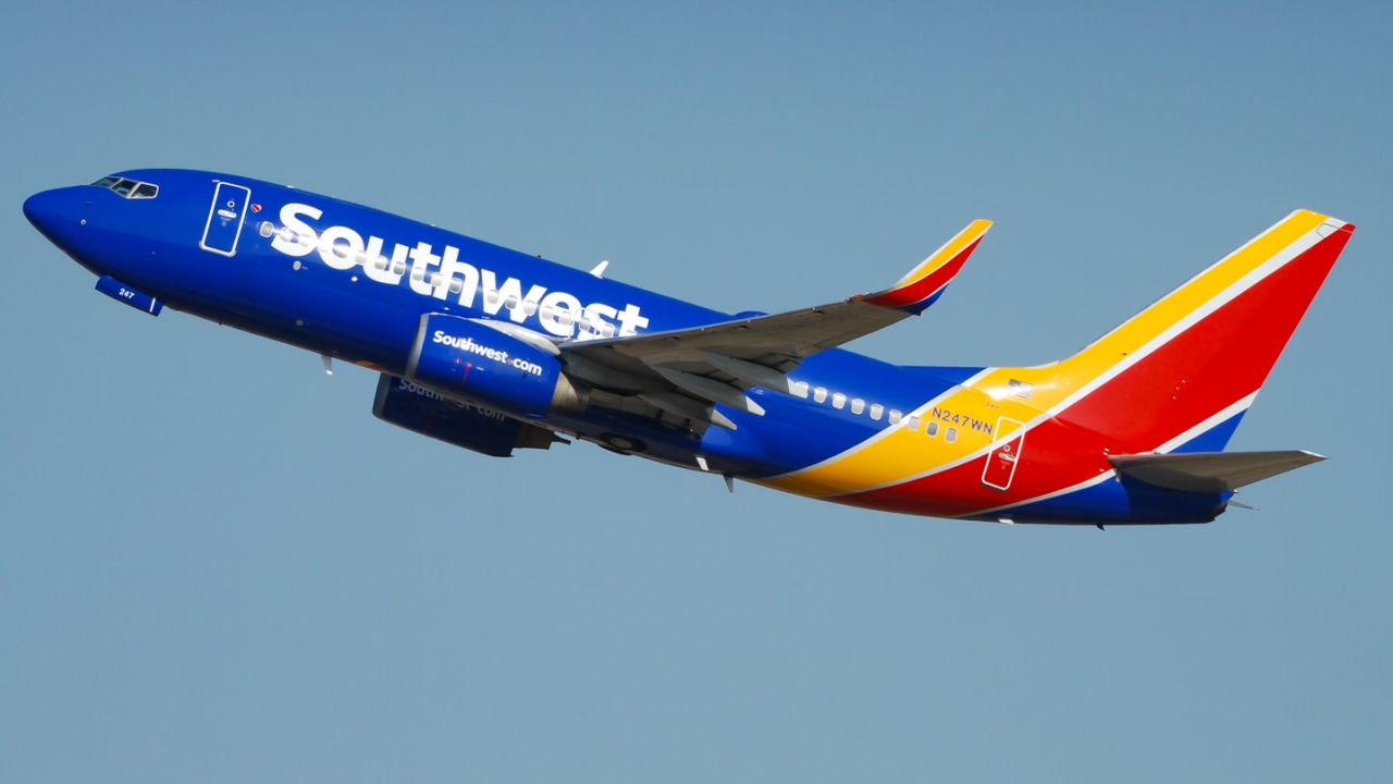 Full size: Southwest Airlines Boeing 737-700 N247WN at Will Rogers World Airport