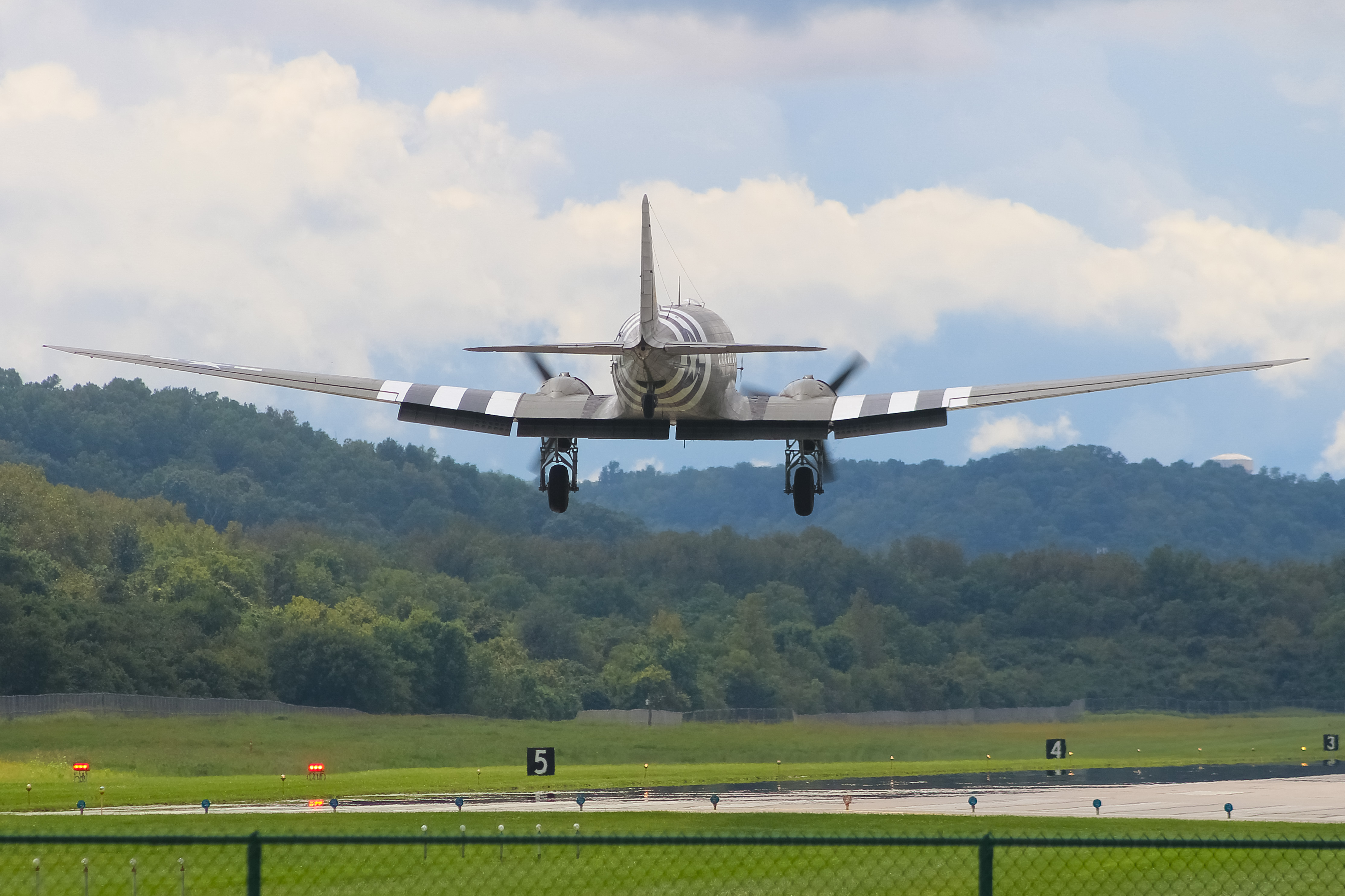 Full size: American Airpower Heritage Flying Museum Douglas C-47 Skytrain N47TB at Cincinnati Municipal Airport/Lunken Field