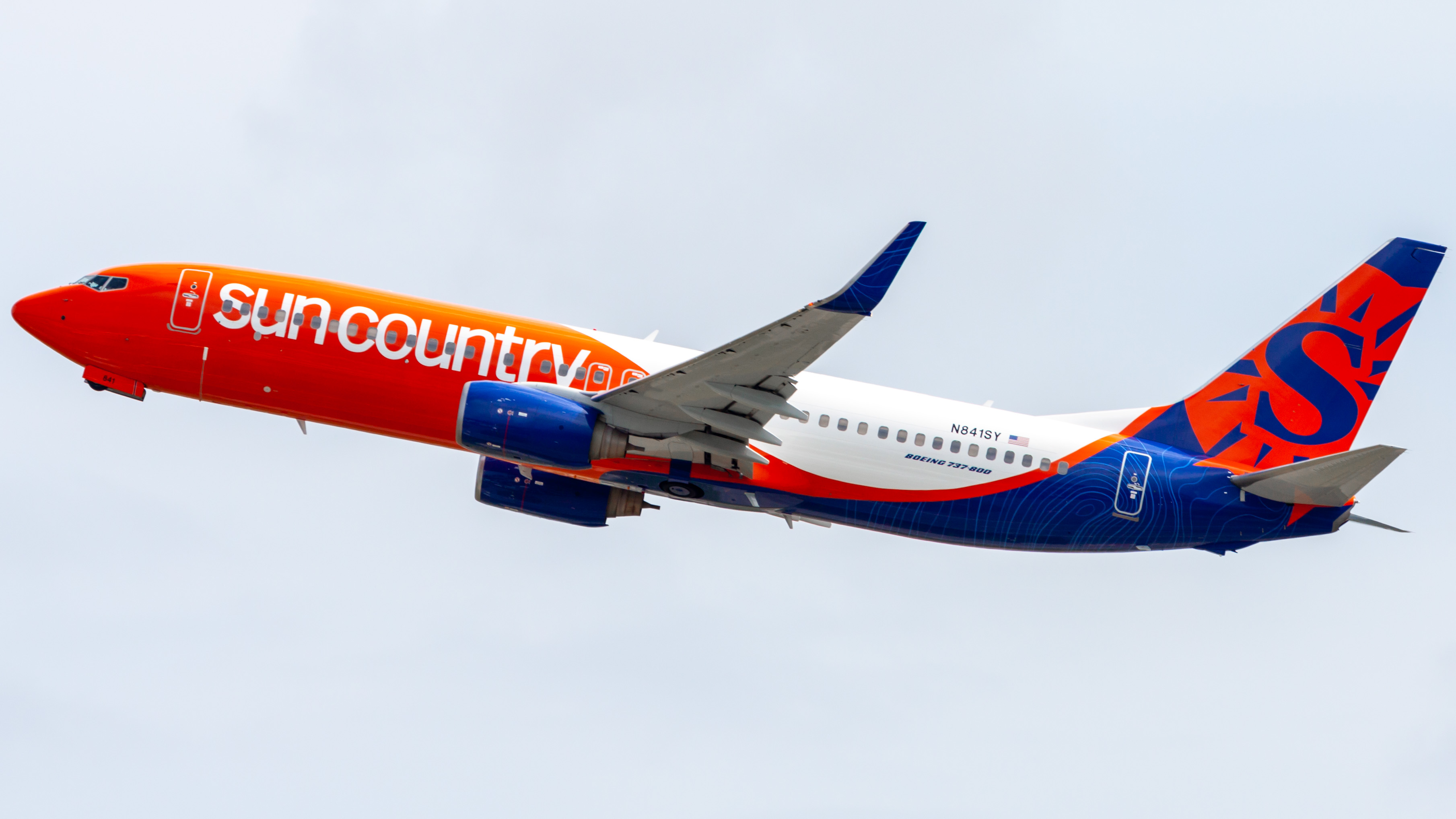 Full size: Sun Country Airlines Boeing 737-800 N841SY at Daytona Beach International Airport