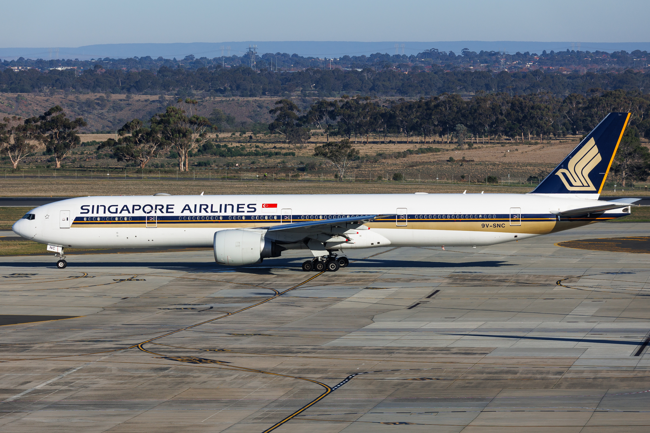 Full size: Singapore Airlines Boeing 777-300ER 9V-SNC at Melbourne Airport