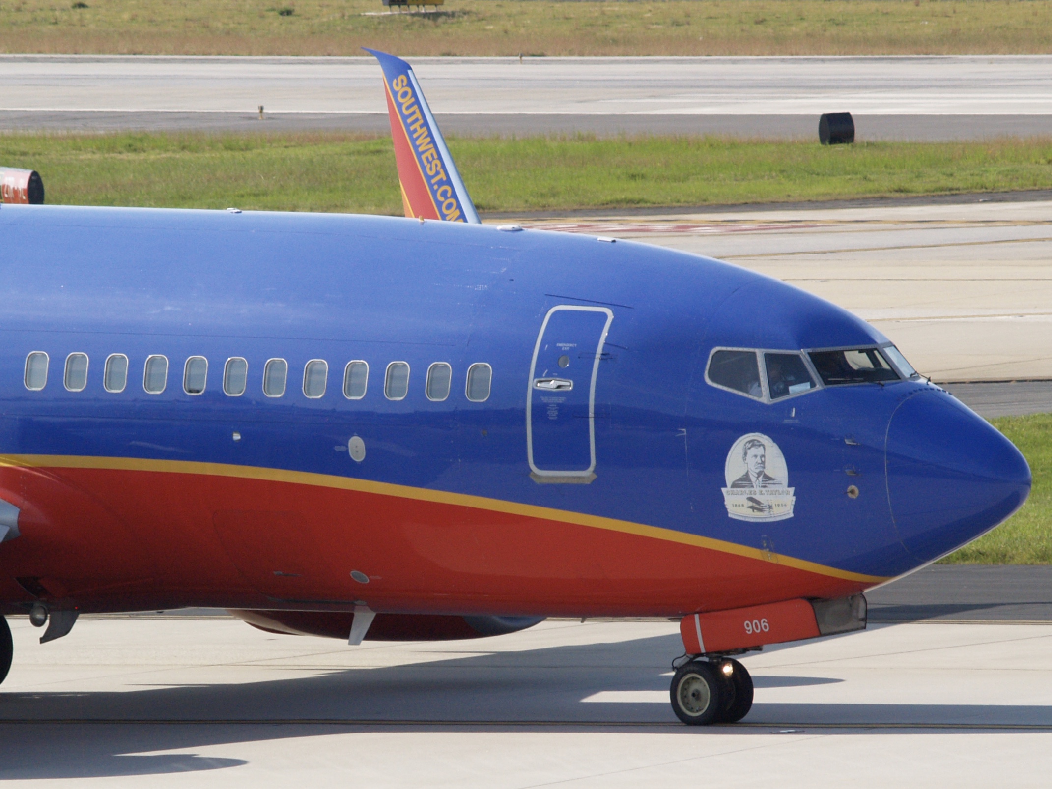 Full size: Southwest Airlines Boeing 737-700 N906WN at Hartsfield-Jackson Atlanta International Airport