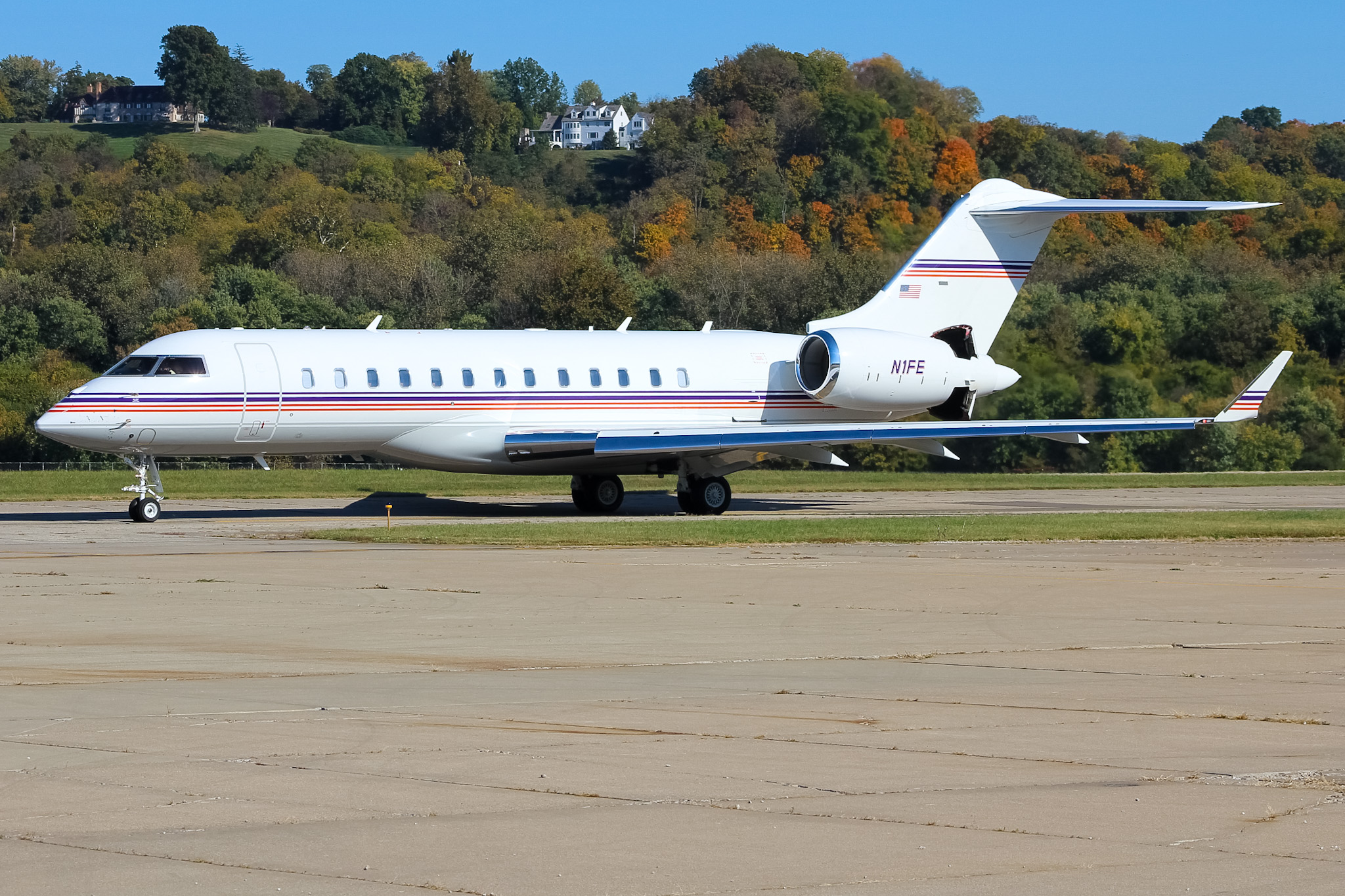 Full size: PRIVATE  Bombardier Global 6000 N1FE at Cincinnati Municipal Airport/Lunken Field