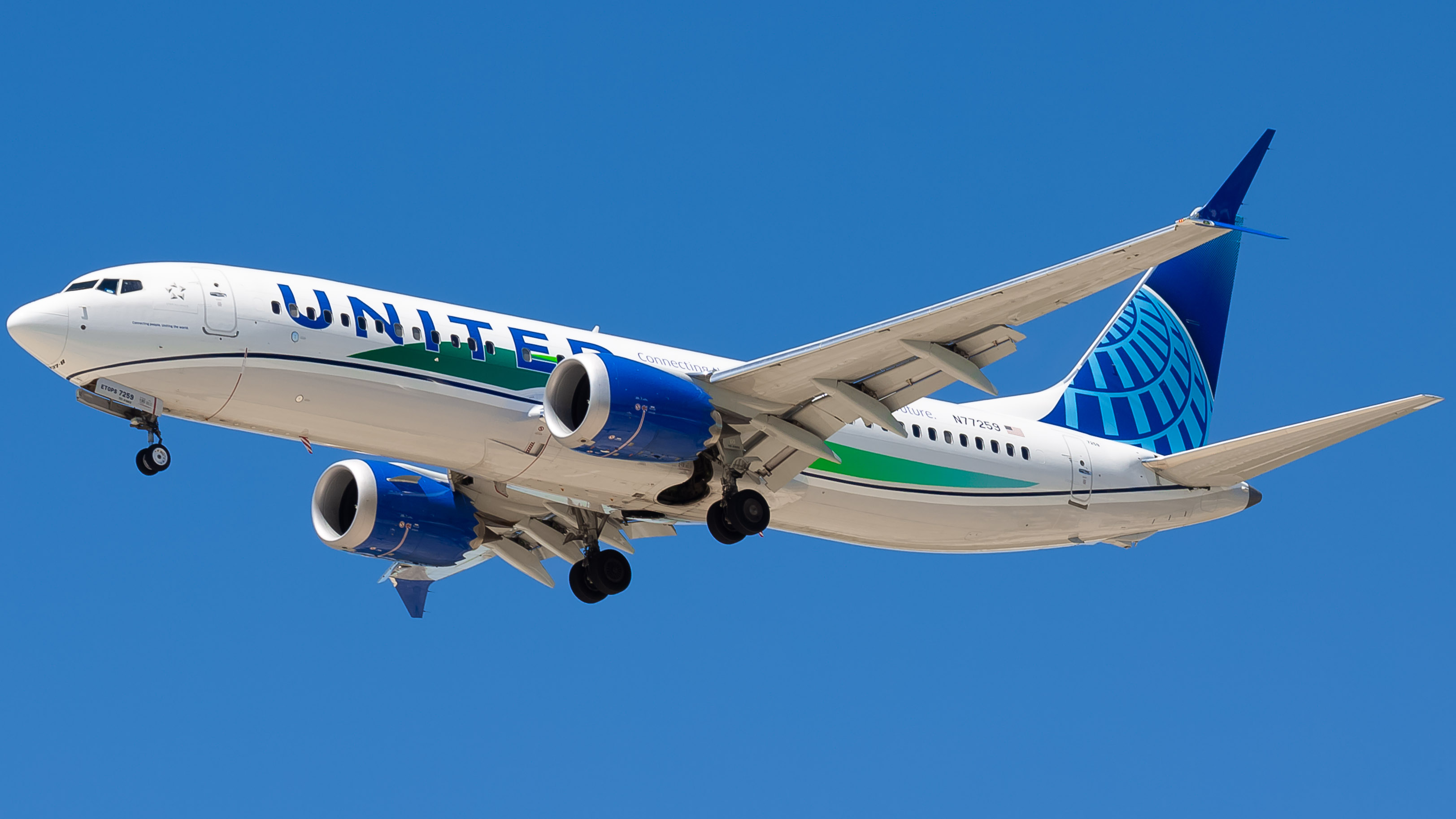 Full size: United Airlines Boeing 737 MAX 8 N77259 at Houston-George Bush Intercontinental Airport