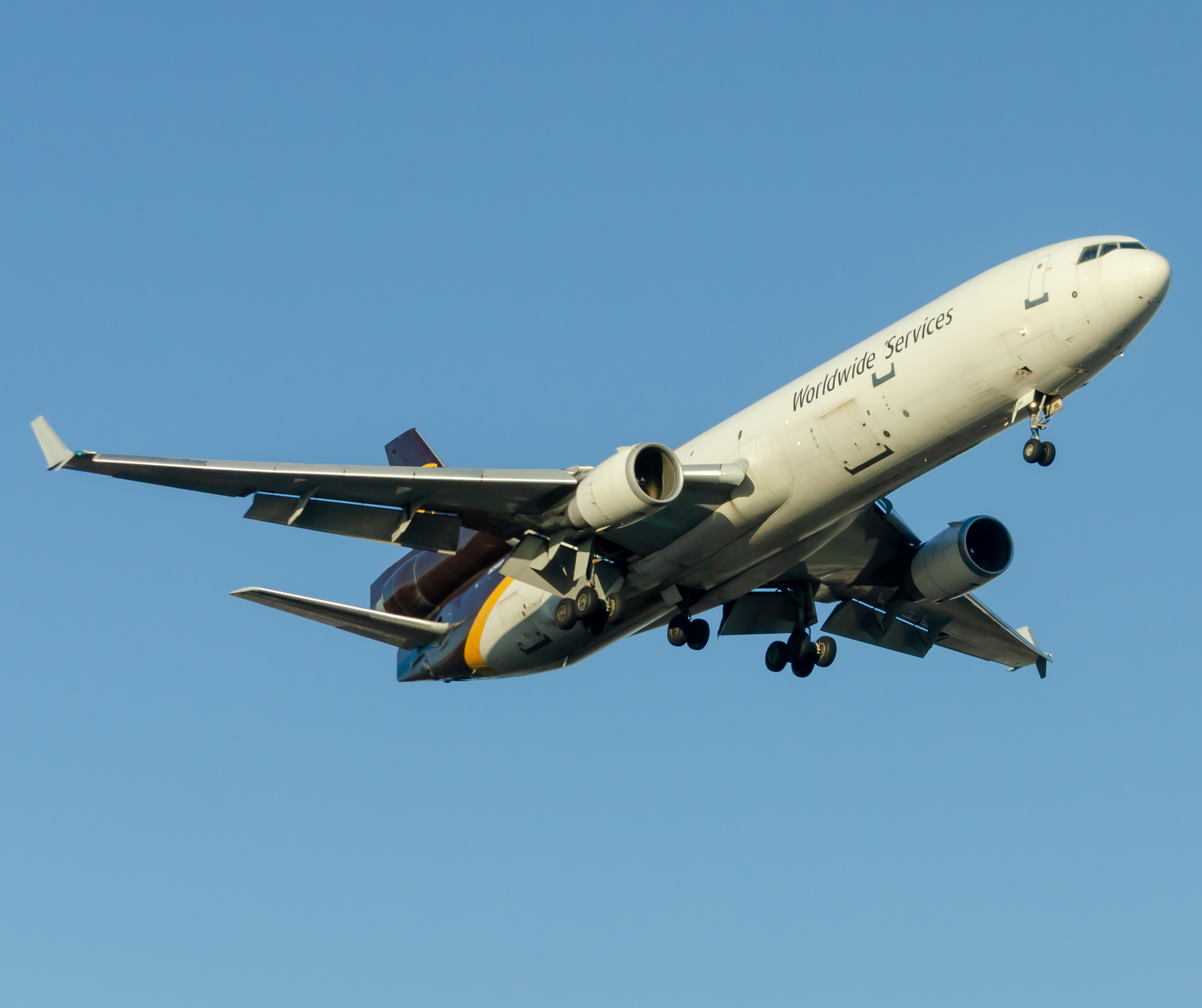 Full size: United Parcel Service McDonnell Douglas MD-11F N256UP at Newark Liberty International Airport
