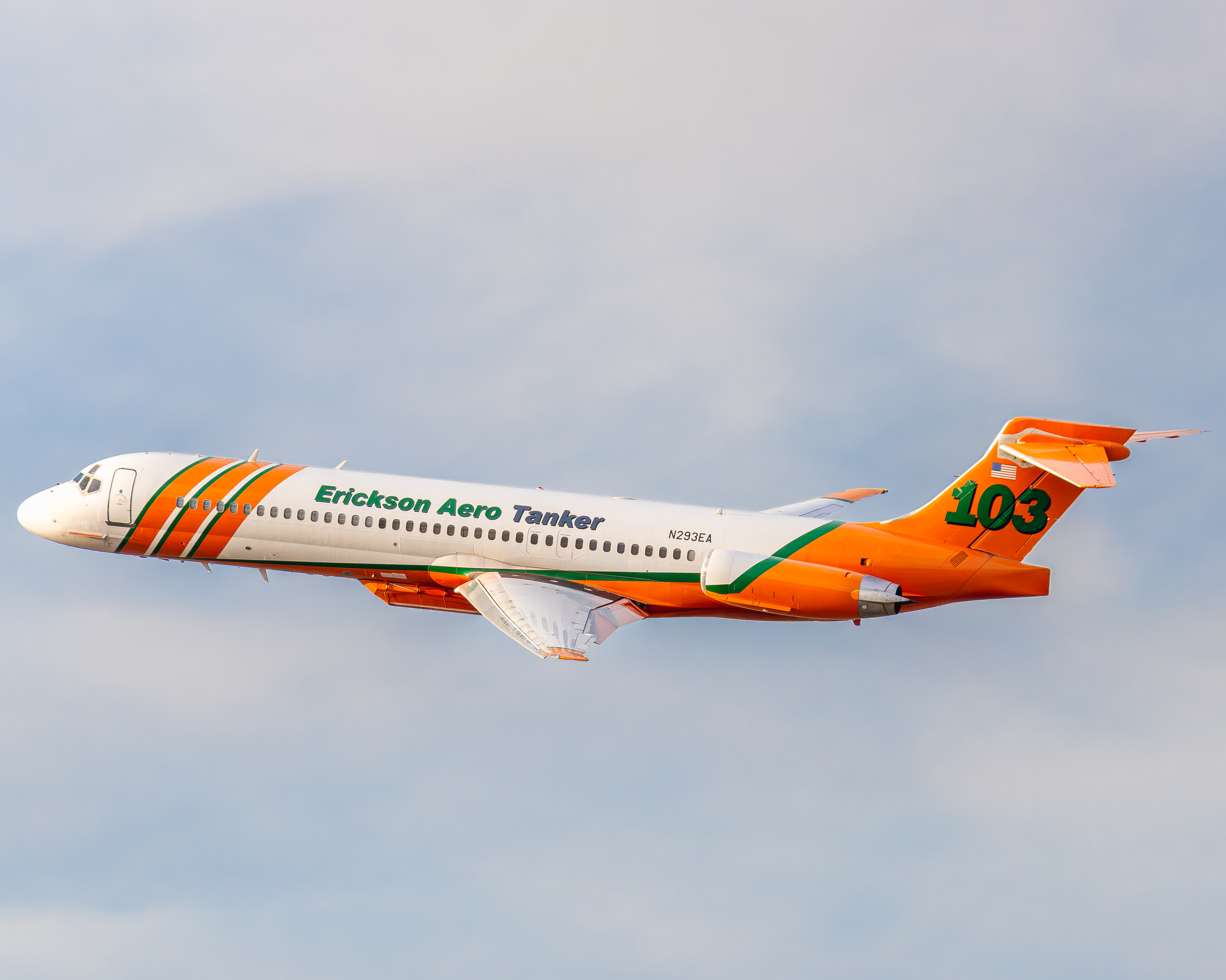 Full size: Erickson Aero Tanker McDonnell Douglas MD-87 N293EA at Roberts Field Airport