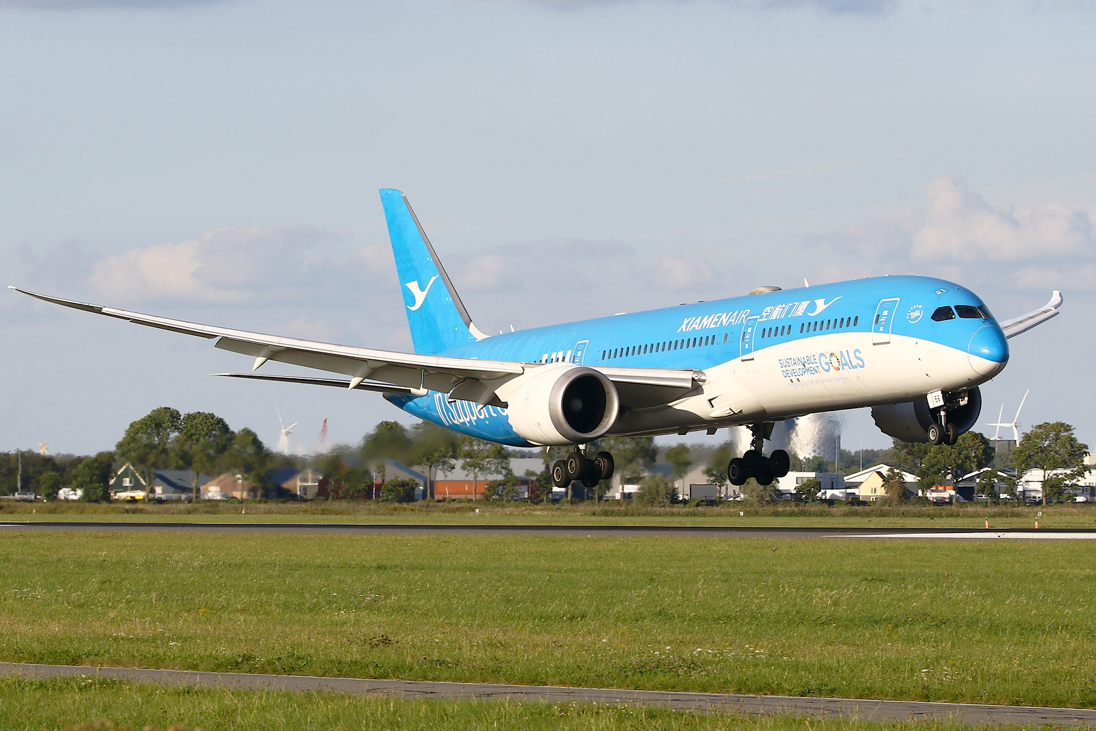 Full size: Xiamen Airlines Boeing 787-9 B-1356 at Amsterdam Schiphol Airport
