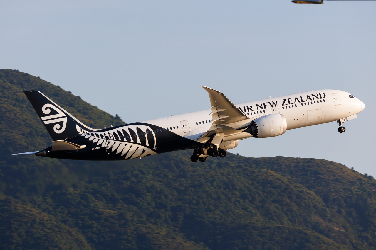 Full size: Air New Zealand Boeing 787-9 ZK-NZC at Hong Kong International Airport