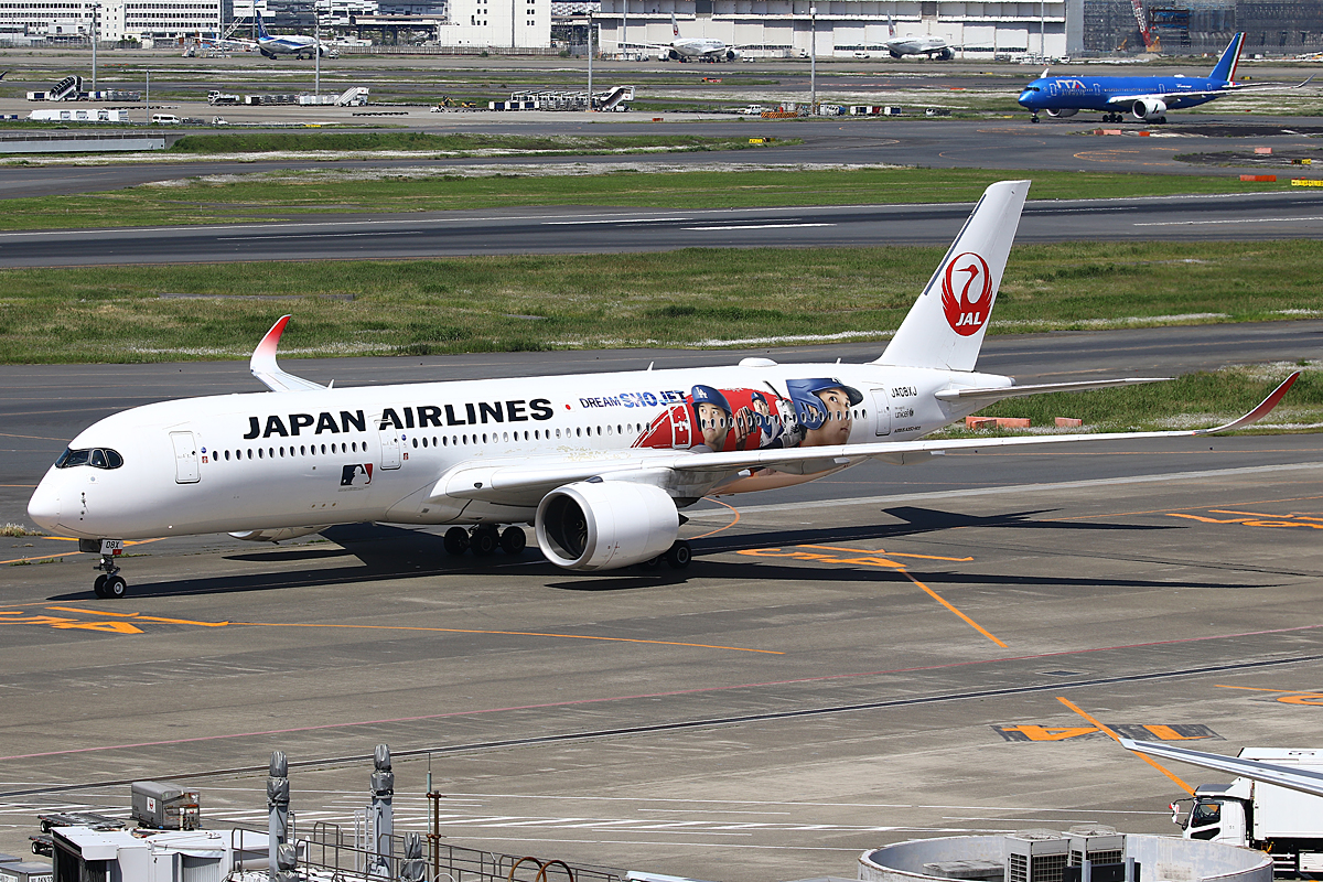 Full size: Japan Airlines Airbus A350-900 JA08XJ at Tokyo-Haneda Airport