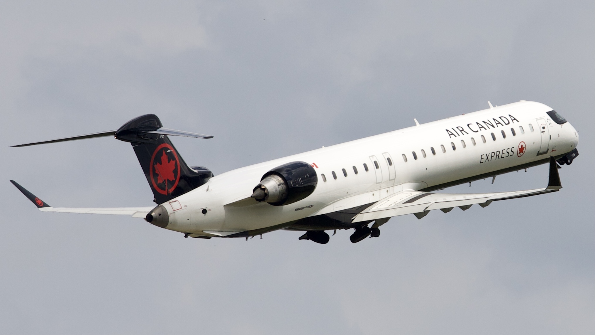 Full size: Air Canada Express Mitsubishi CRJ-900 C-FTJZ at Houston-George Bush Intercontinental Airport