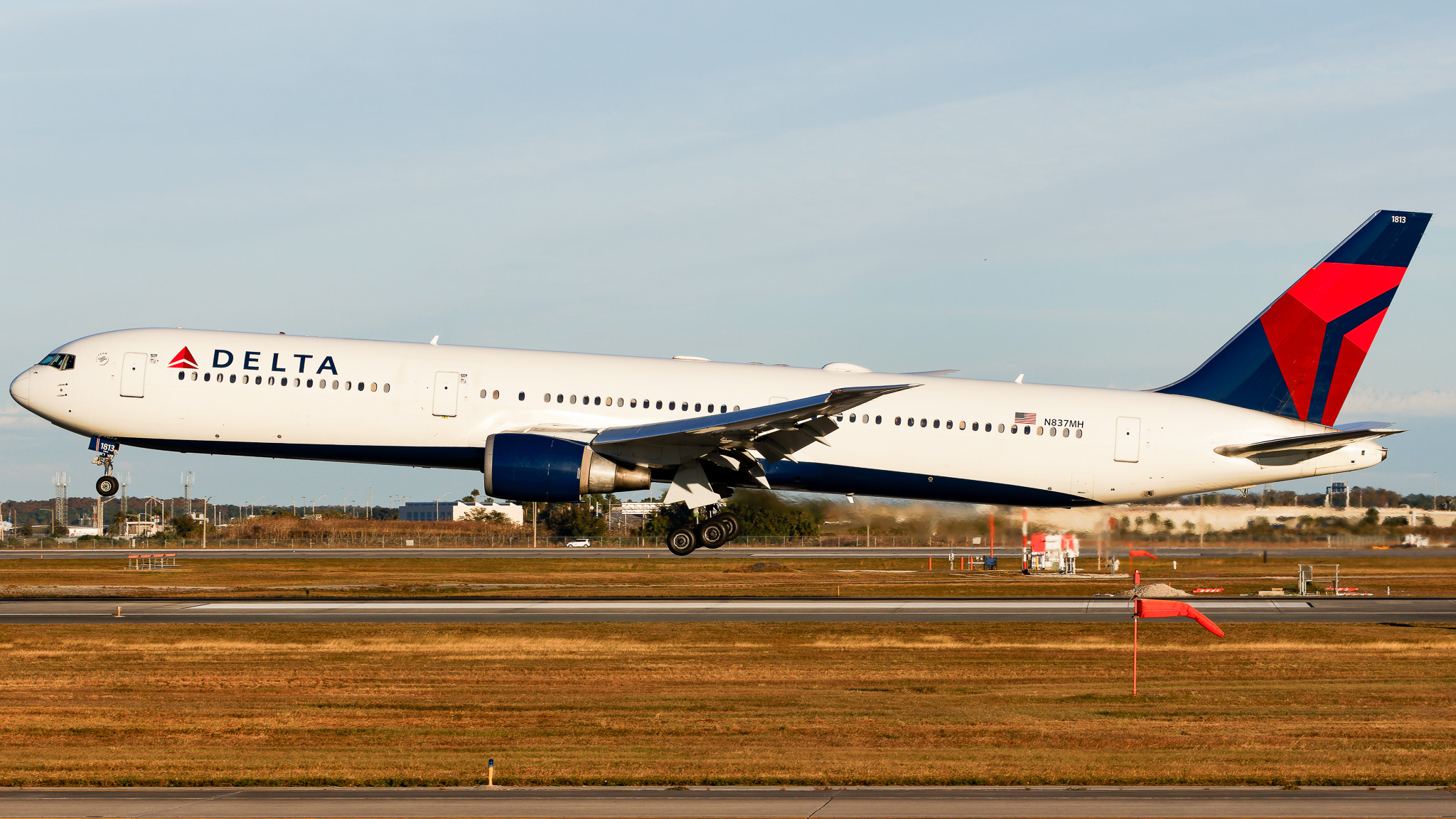 Full size: Delta Airlines Boeing 767-400ER N837MH at Orlando International Airport