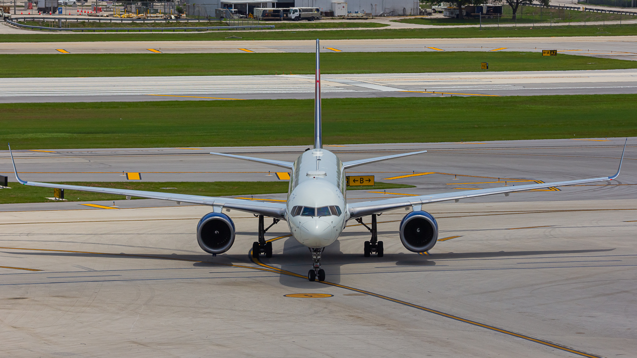 Full size: Delta Airlines Boeing 757-200 N6715C at Fort Lauderdale/Hollywood International Airport