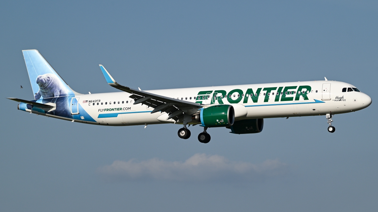 Full size: Frontier Airlines Airbus A321NEO N642FR at Dallas-Fort Worth International Airport