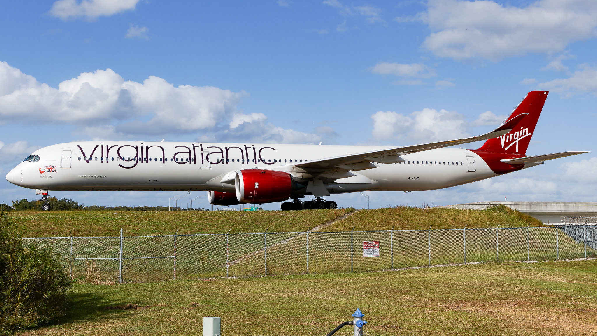 Full size: Virgin Atlantic Airbus A350-1000 G-VEVE at Orlando International Airport