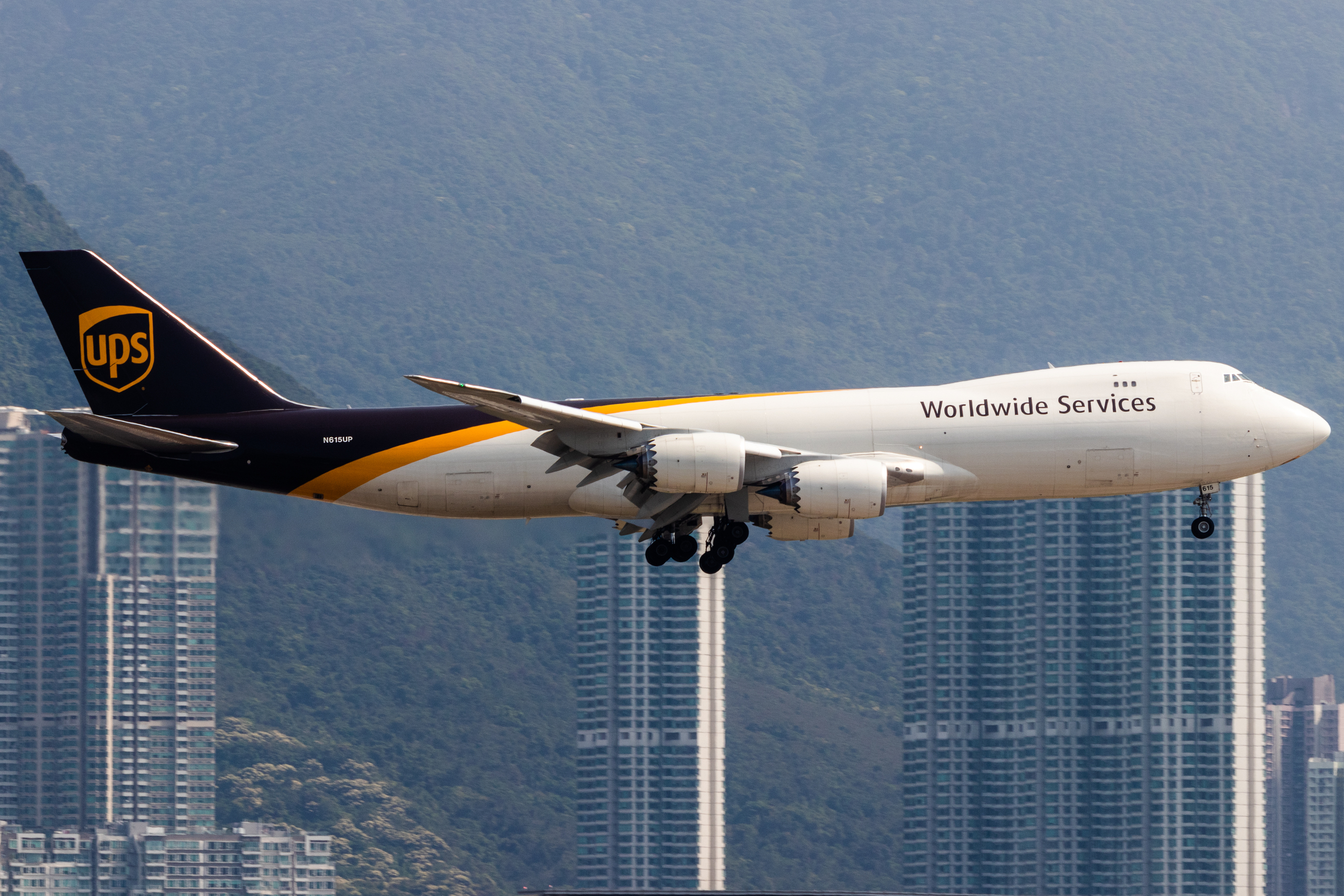 Full size: United Parcel Service Boeing 747-8F N615UP at Hong Kong International Airport