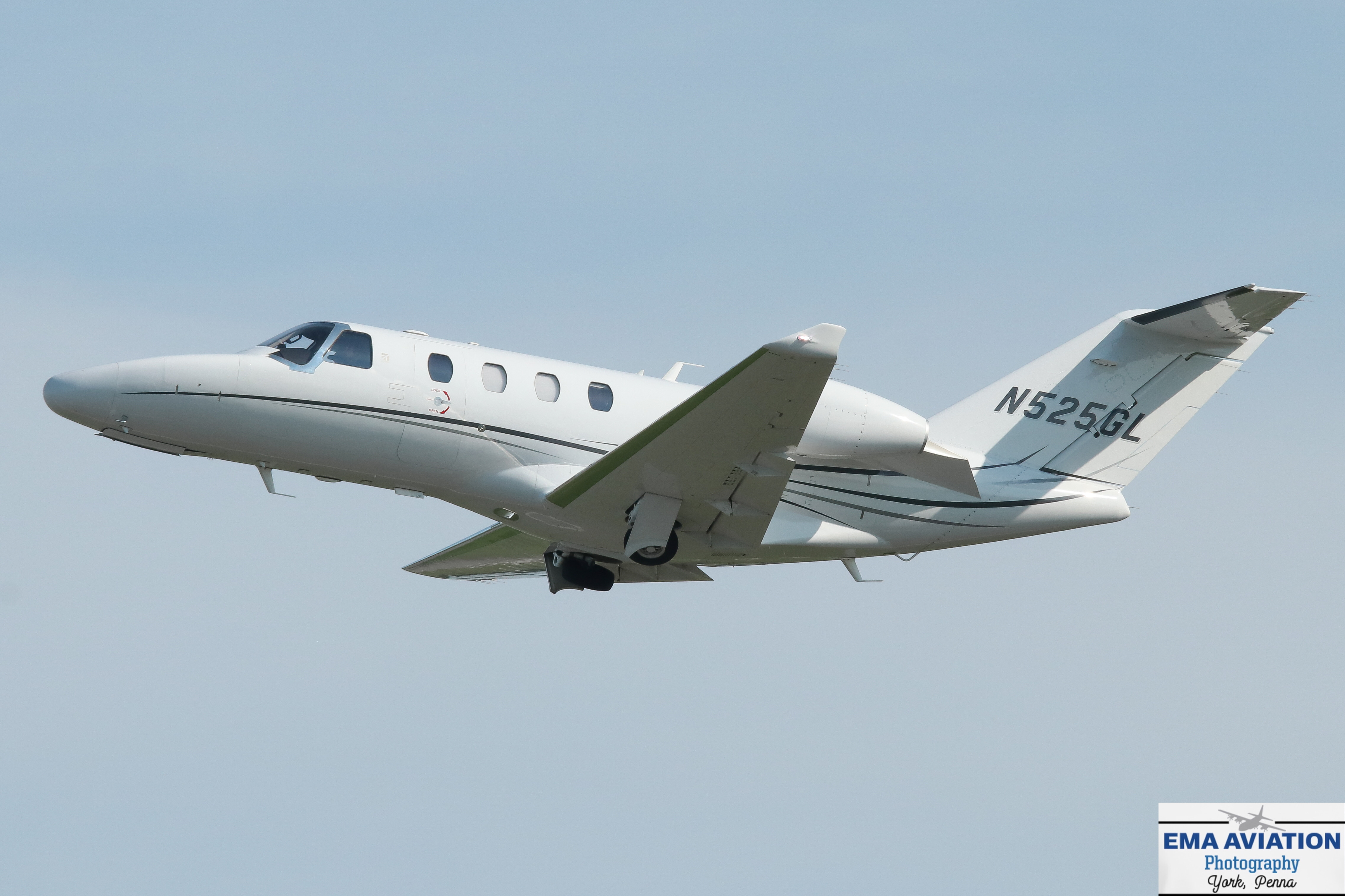 Full size: PRIVATE Cessna Cotation 525 N525GL at Hagerstown Regional Airport-Richard A Henson Field