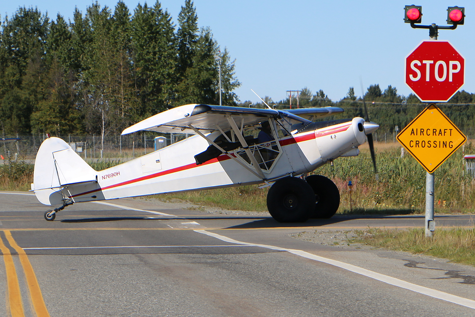Full size: Private Piper PA-12 Super Cruiser N7690H at 