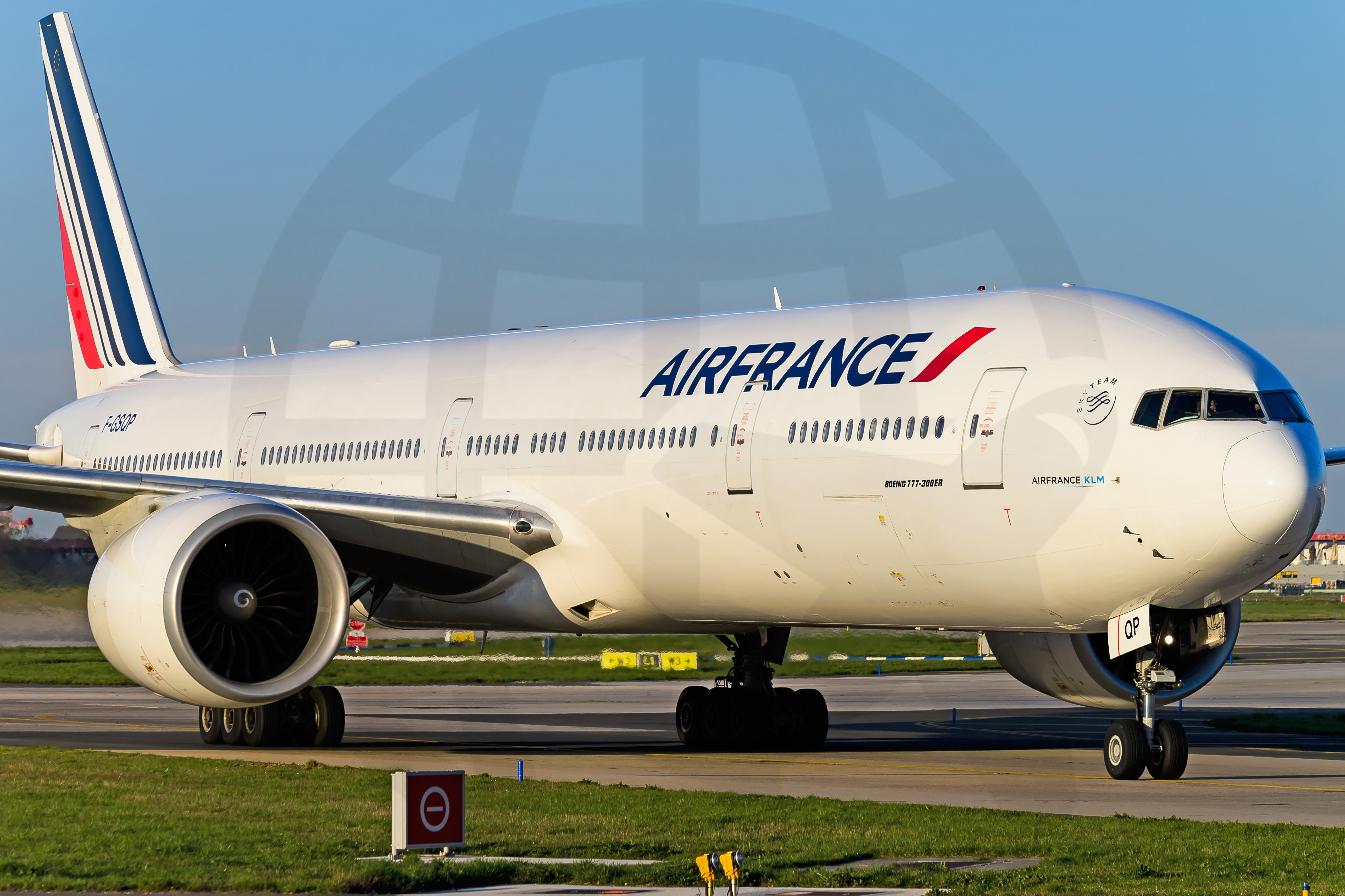 Full size: Air France Boeing 777-300ER F-GSQP at Paris Orly Airport