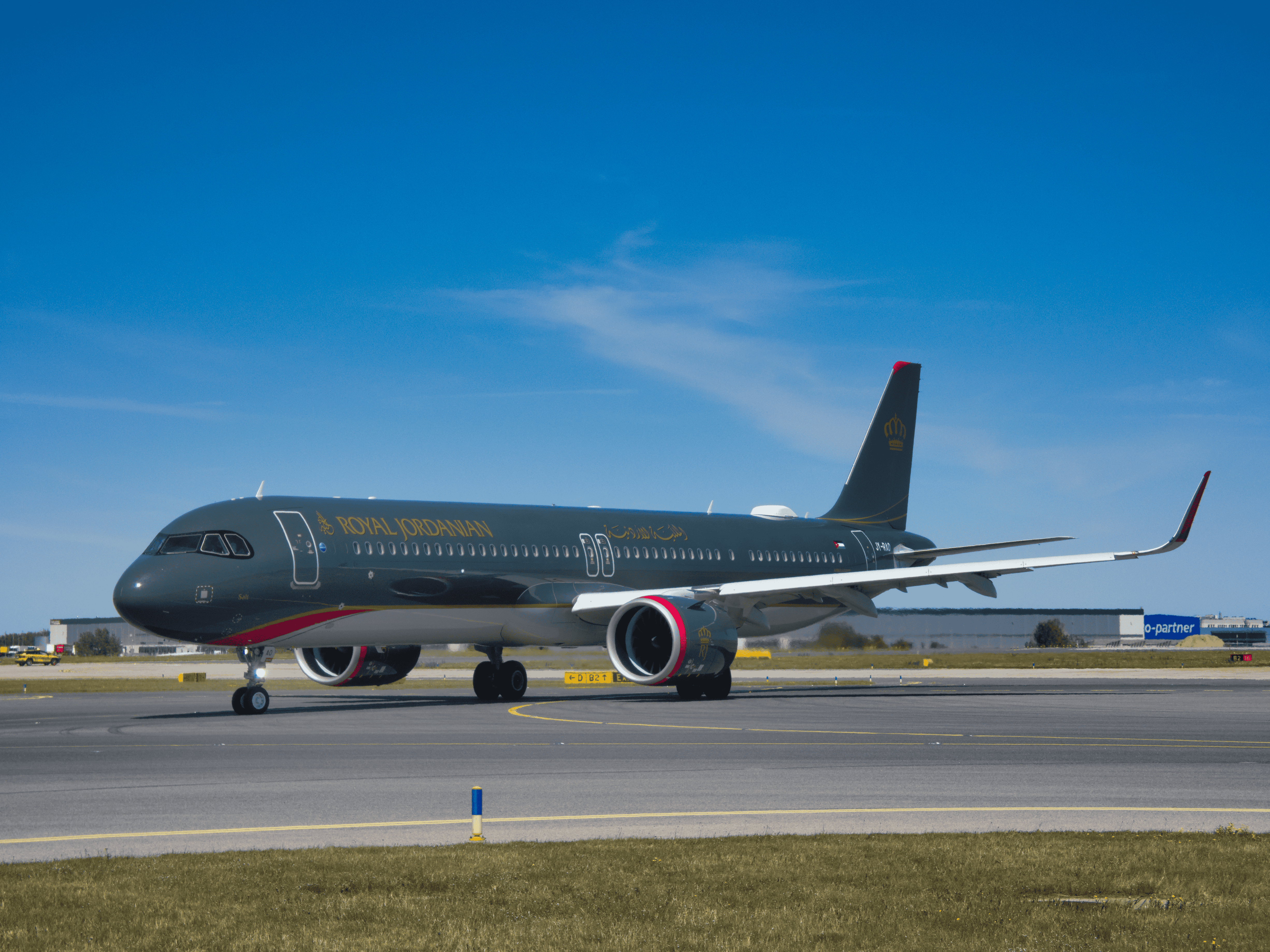Full size: Royal Jordanian Airbus A321LR JY-ROA at Vienna International Airport