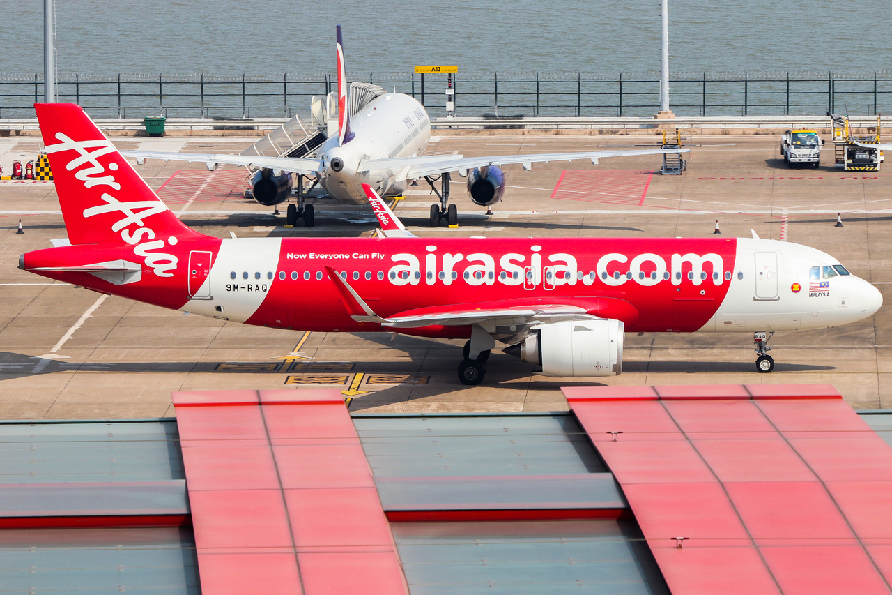 Full size: AirAsia Airbus A320 9M-RAQ at Macau International Airport