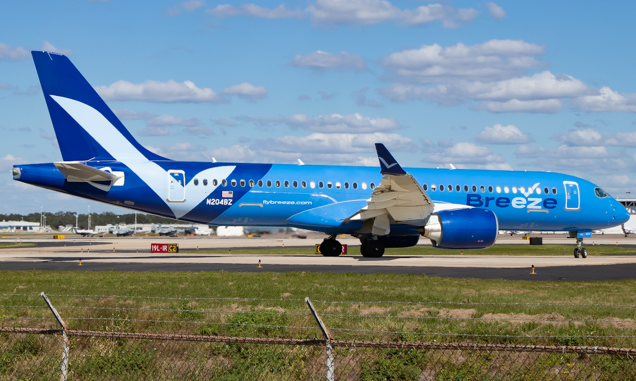 Full size: Breeze Airways Airbus A220-300 N204BZ at Tampa International Airport