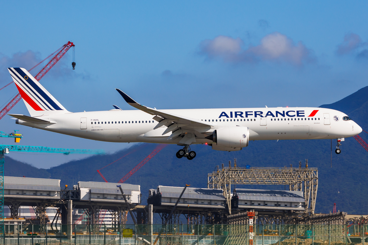 Full size: Air France Airbus A350-900 F-HUVL at Hong Kong International Airport