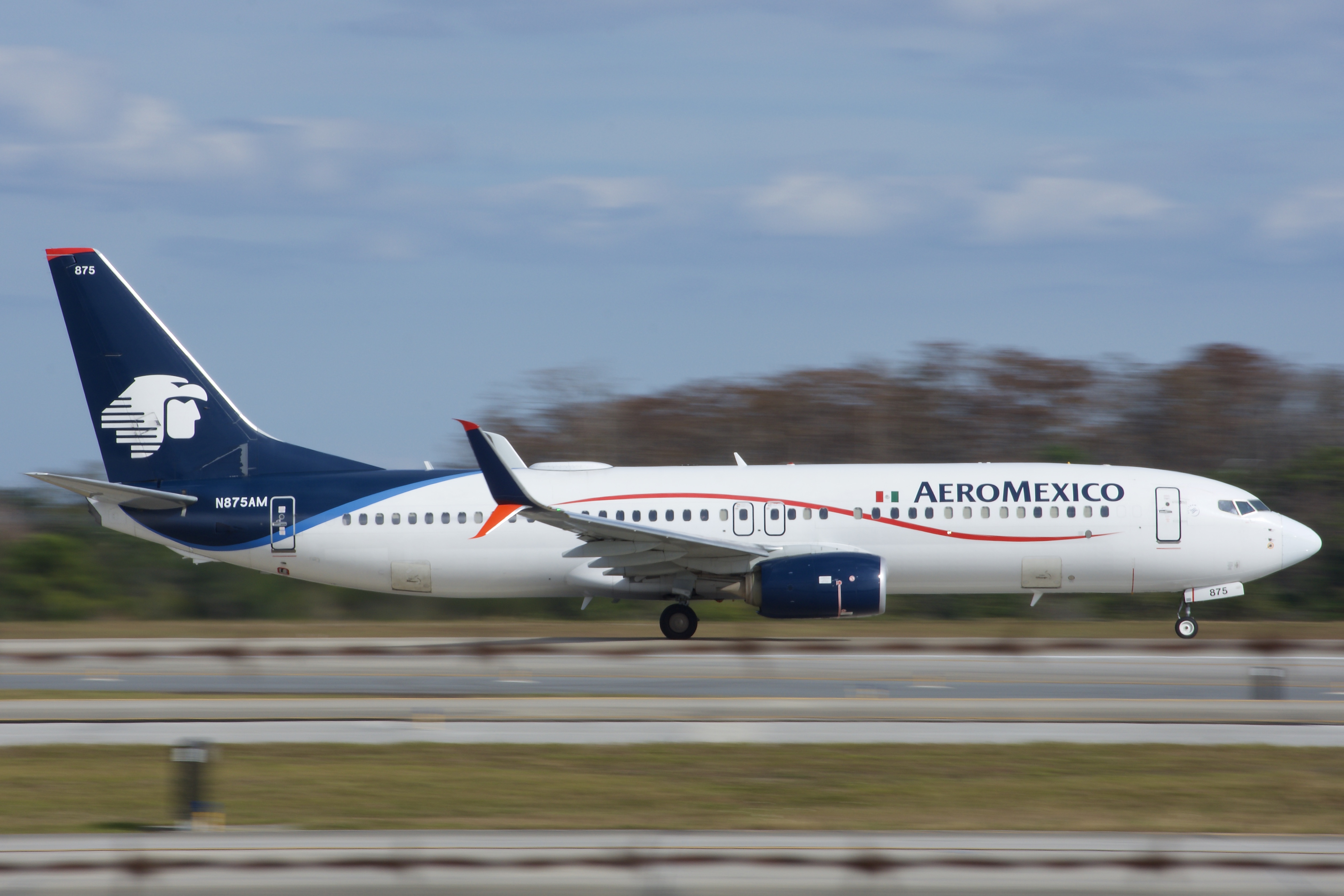 Full size: Aeromexico Boeing 737-800 N875AM at Orlando International Airport