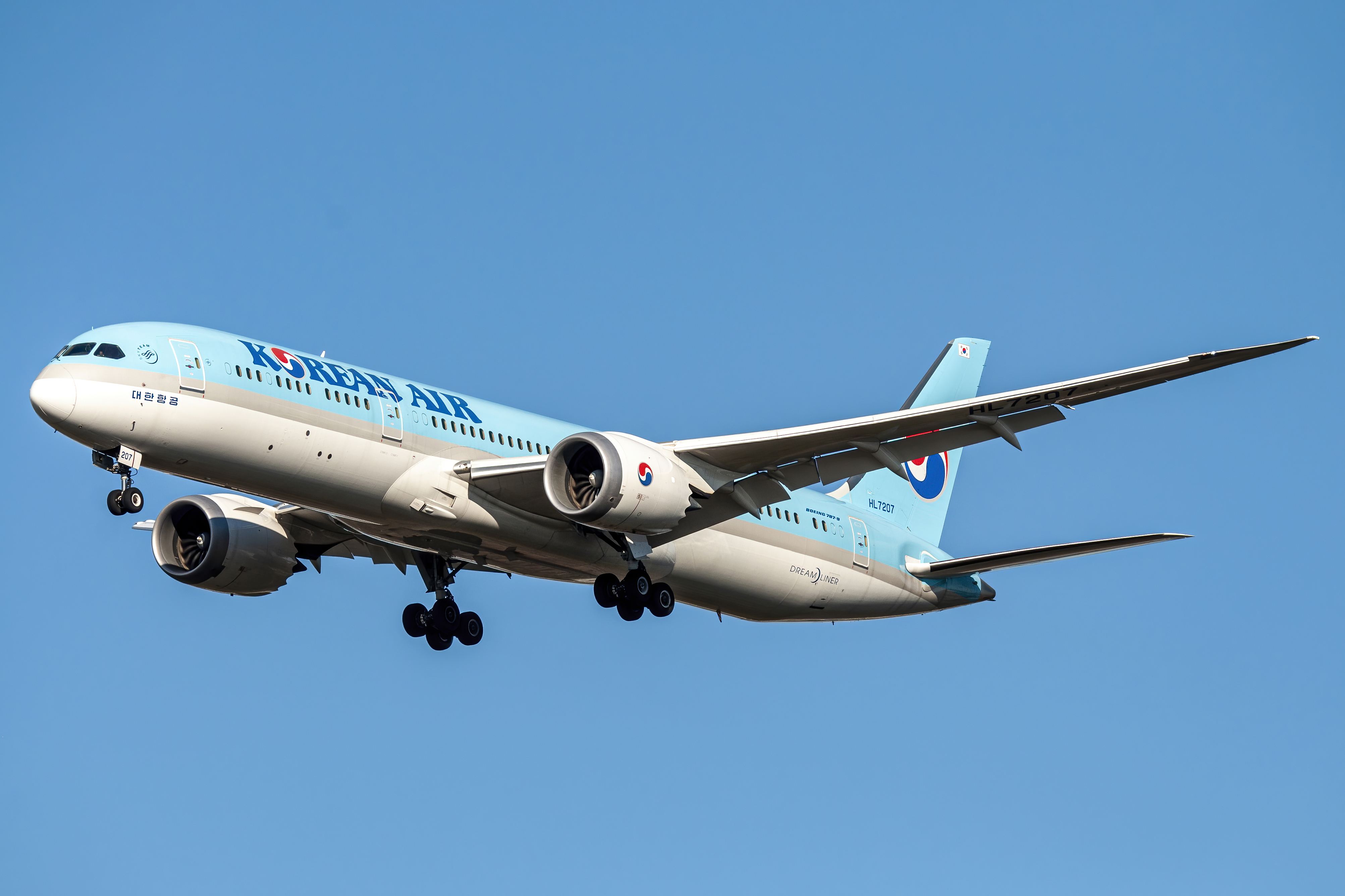 Full size: Korean Air Boeing 787-9 HL7207 at Washington Dulles International Airport