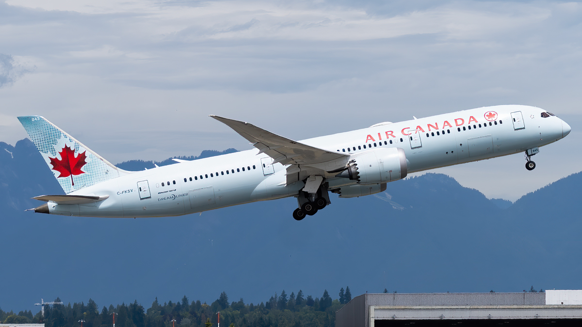 Full size: Air Canada Boeing 787-9 C-FKSV at Vancouver International Airport