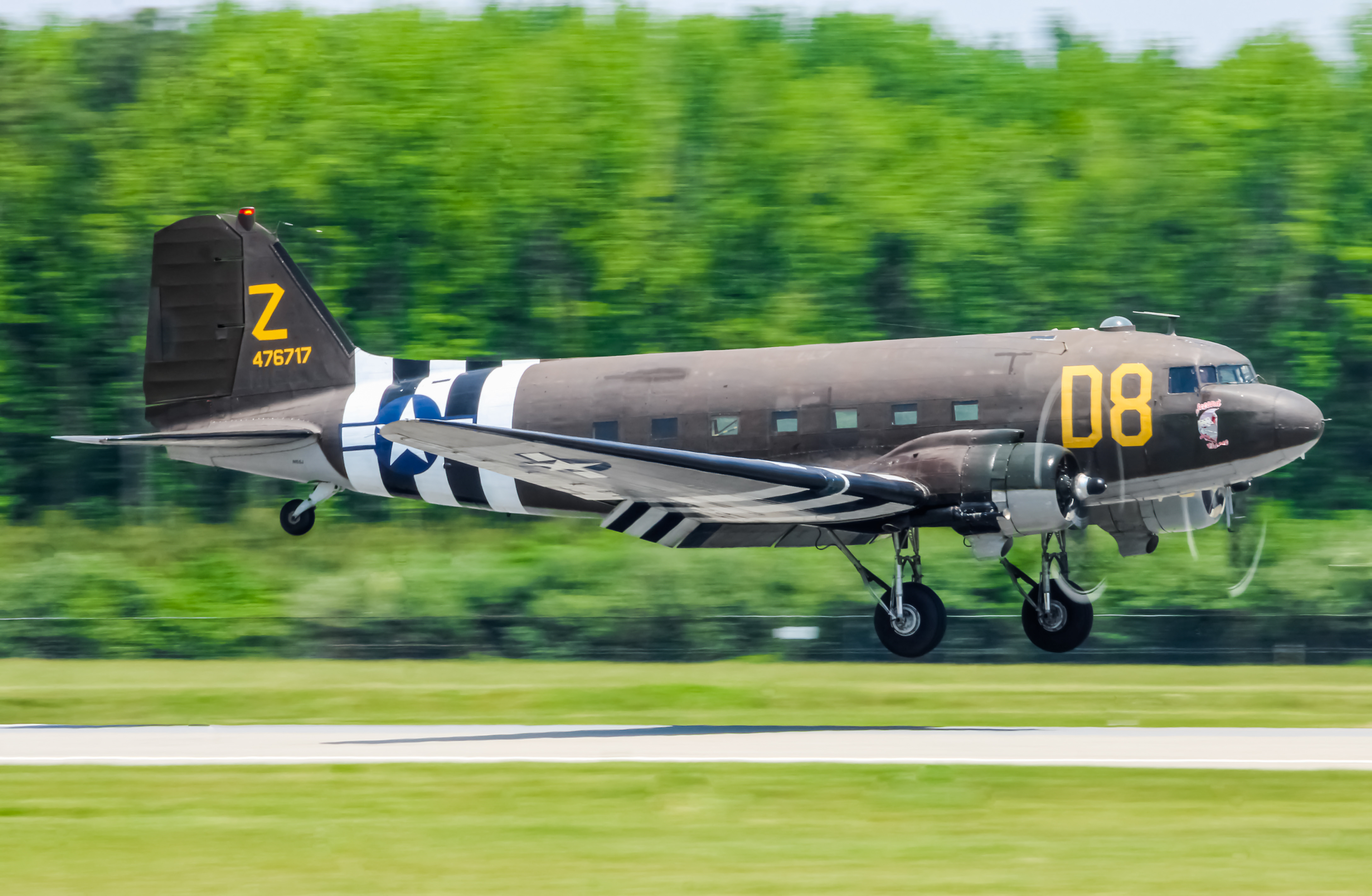 Full size: PRIVATE Douglas C-47 Skytrain/Dakota N15SJ at Dover Air Force Base